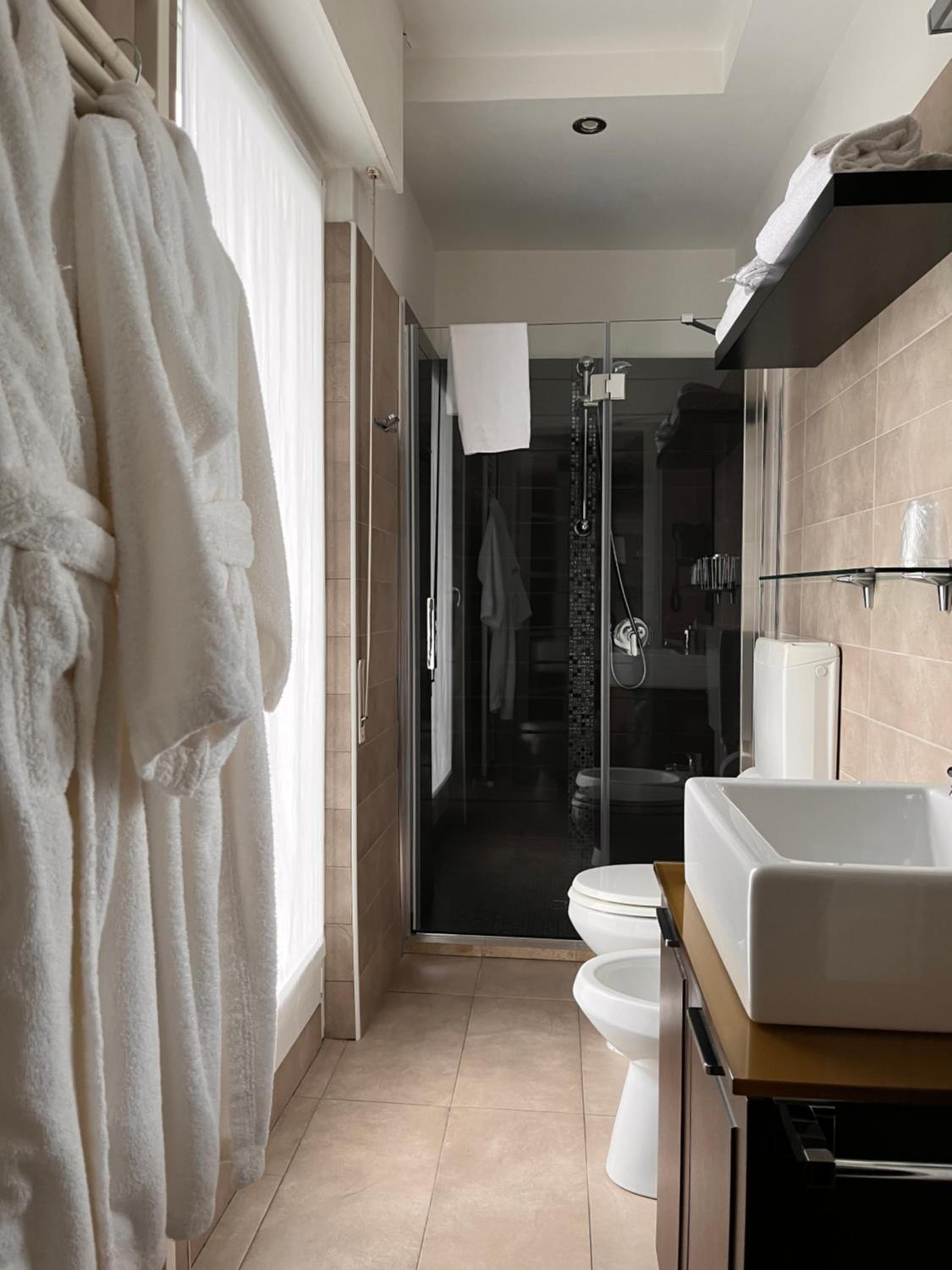 Superior Double Room with External Spa Bath - Photo 8
