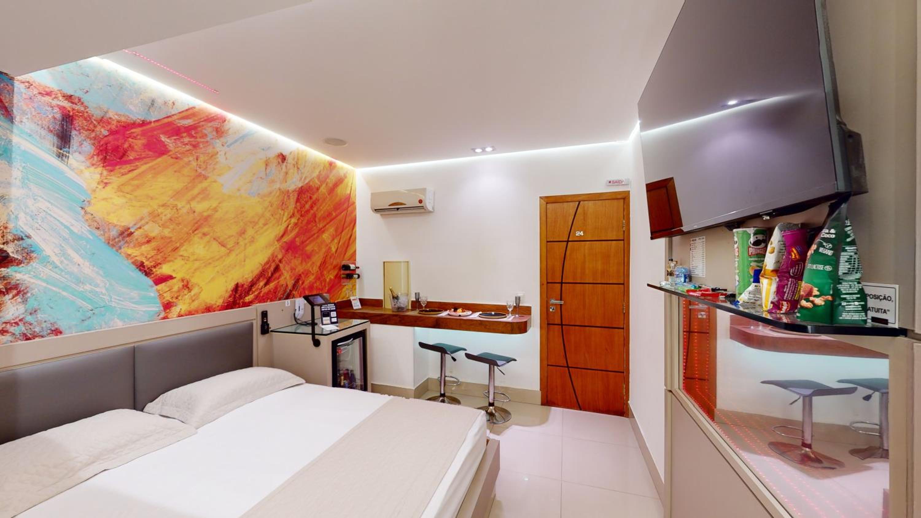Deluxe Suite with Spa Bath