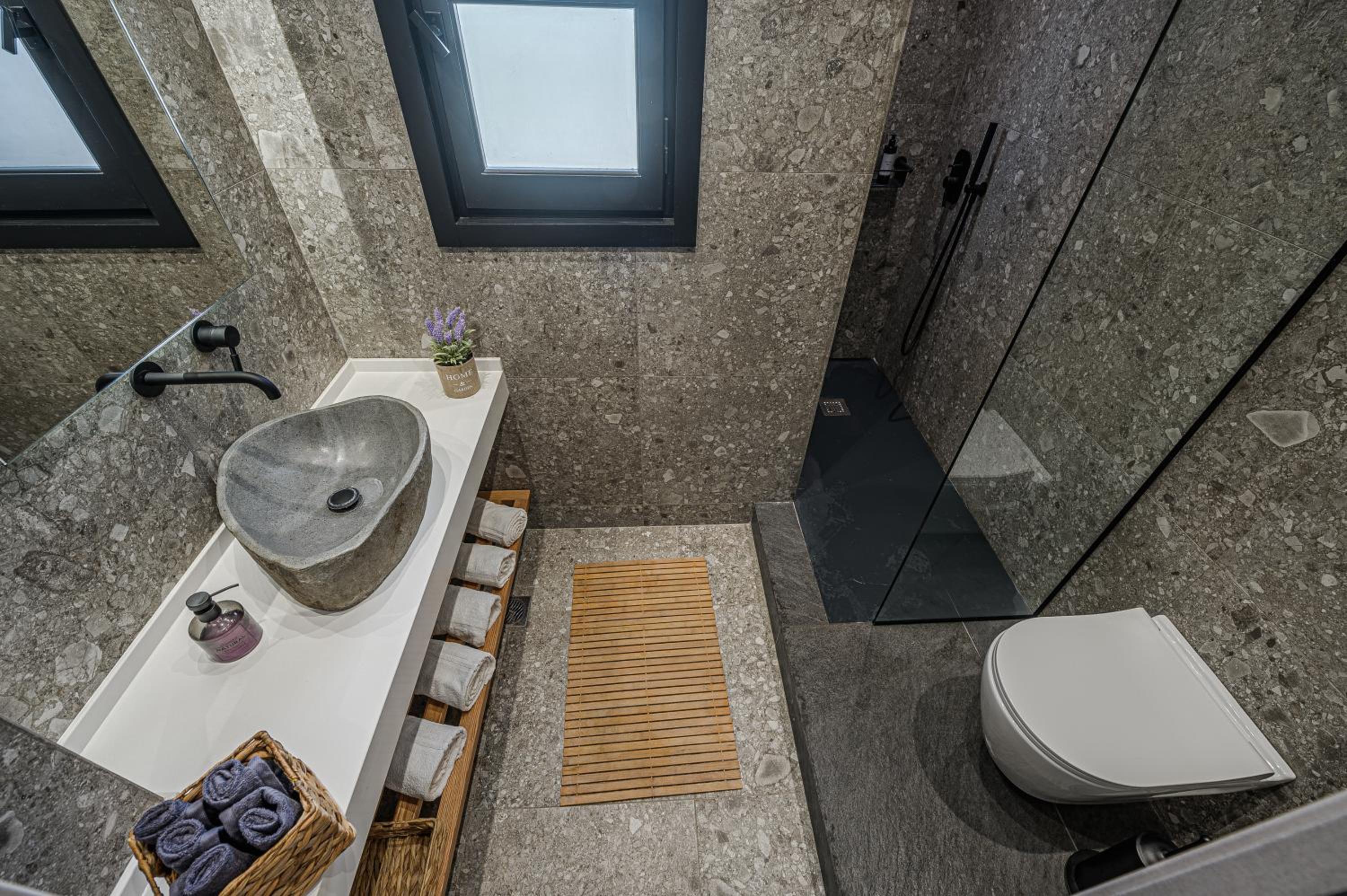 Studio (3 Adults) - Photo 2