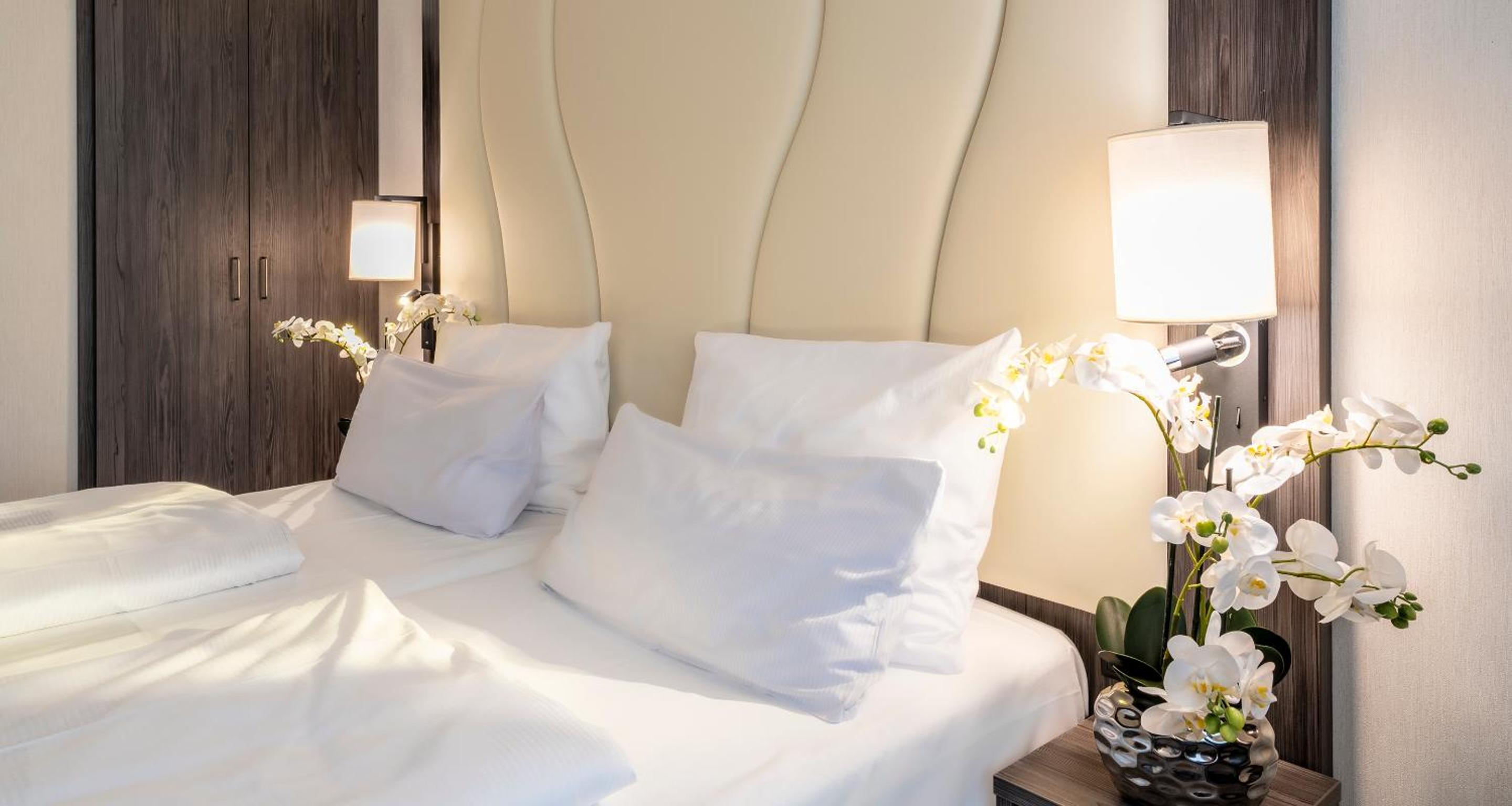 Standard Double Room - Photo 9