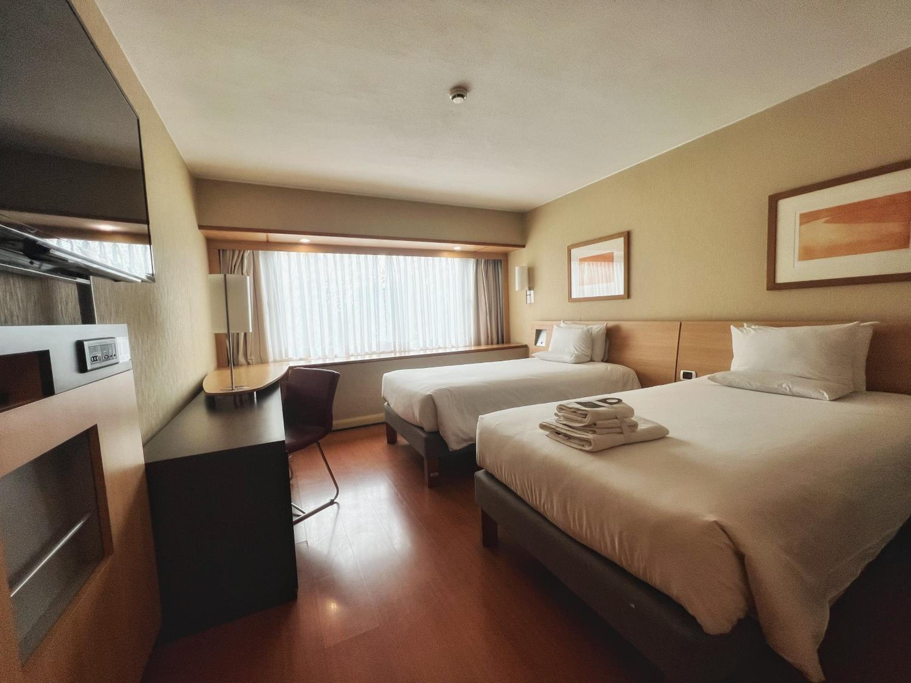 Standard Twin Room - Photo 5