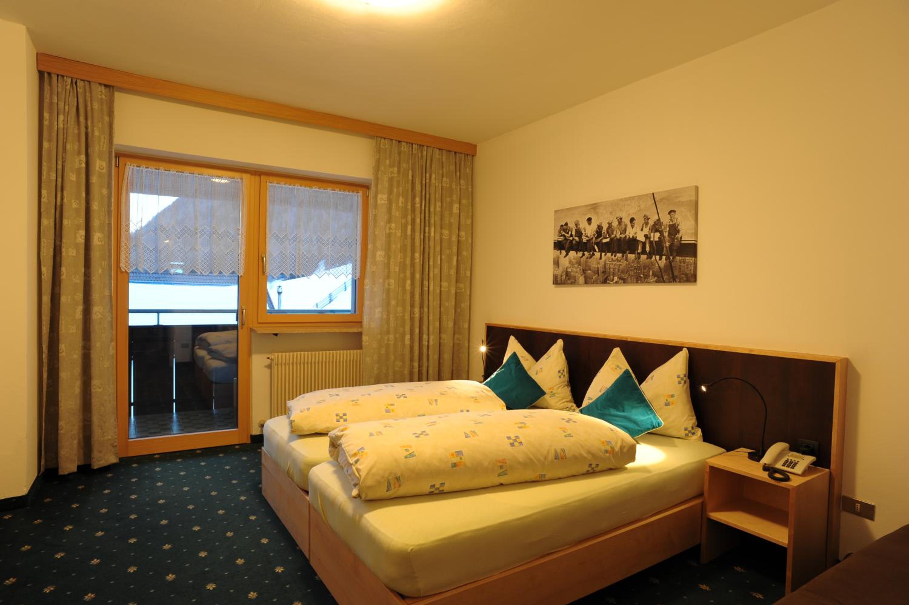 Double Room with Balcony - Photo 3