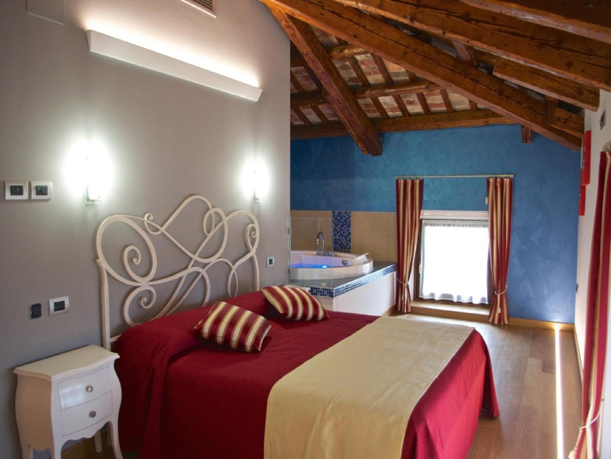 King Suite with Spa Bath photo 1