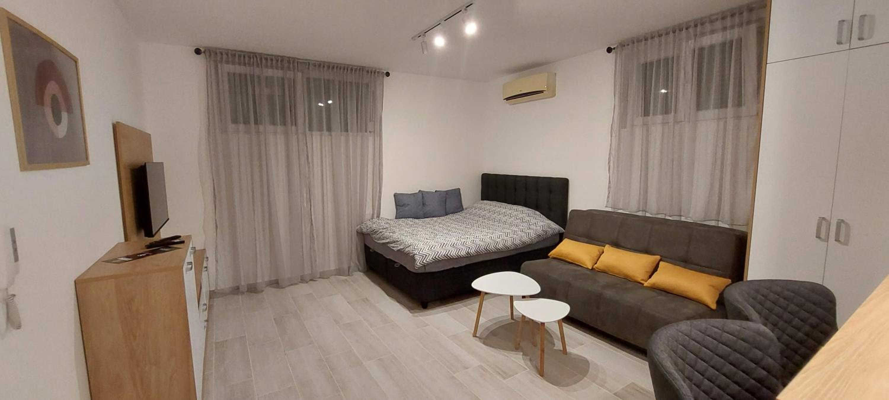 King Studio with Sofa Bed