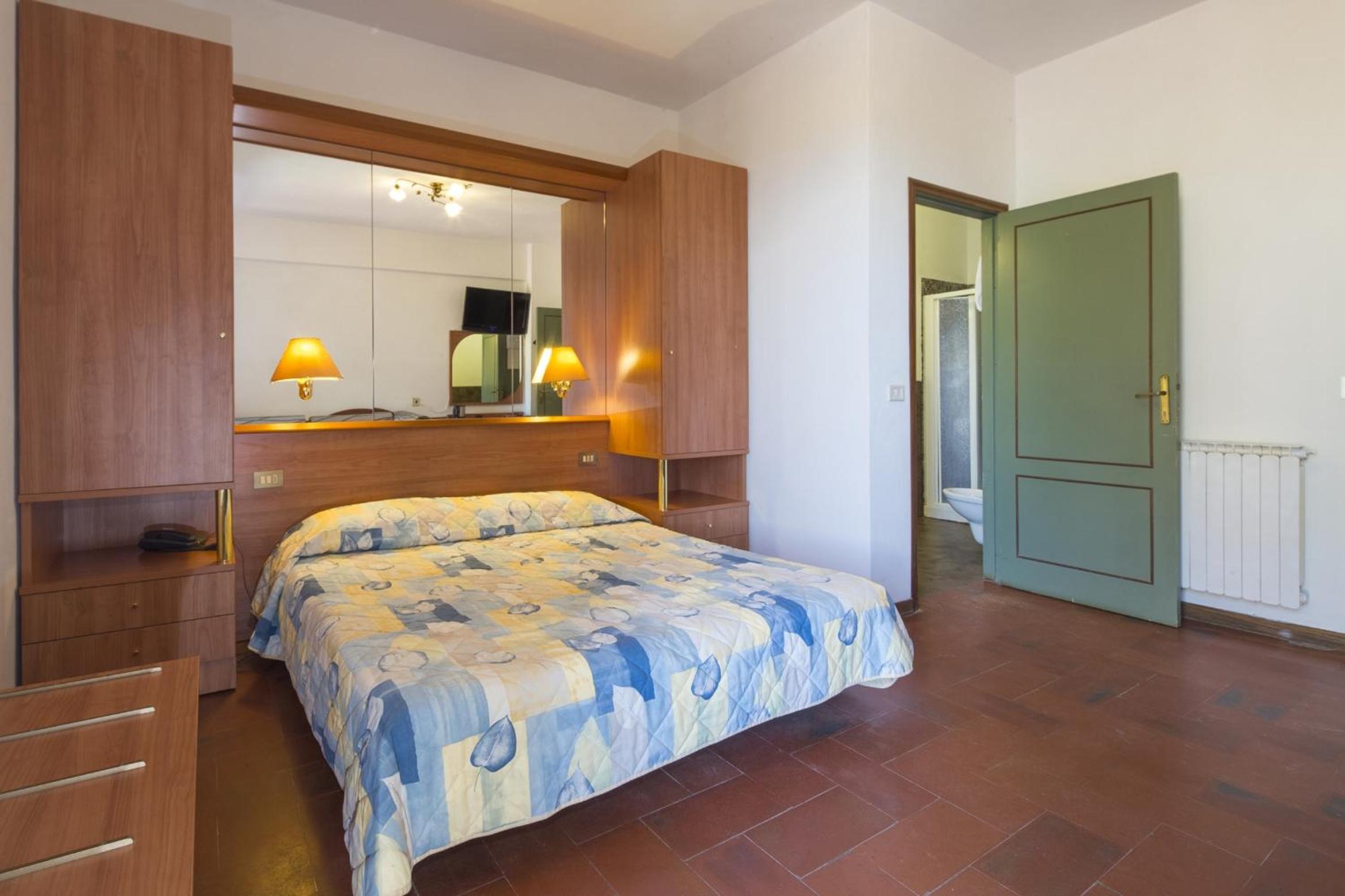 Double or Twin Room - Photo 4