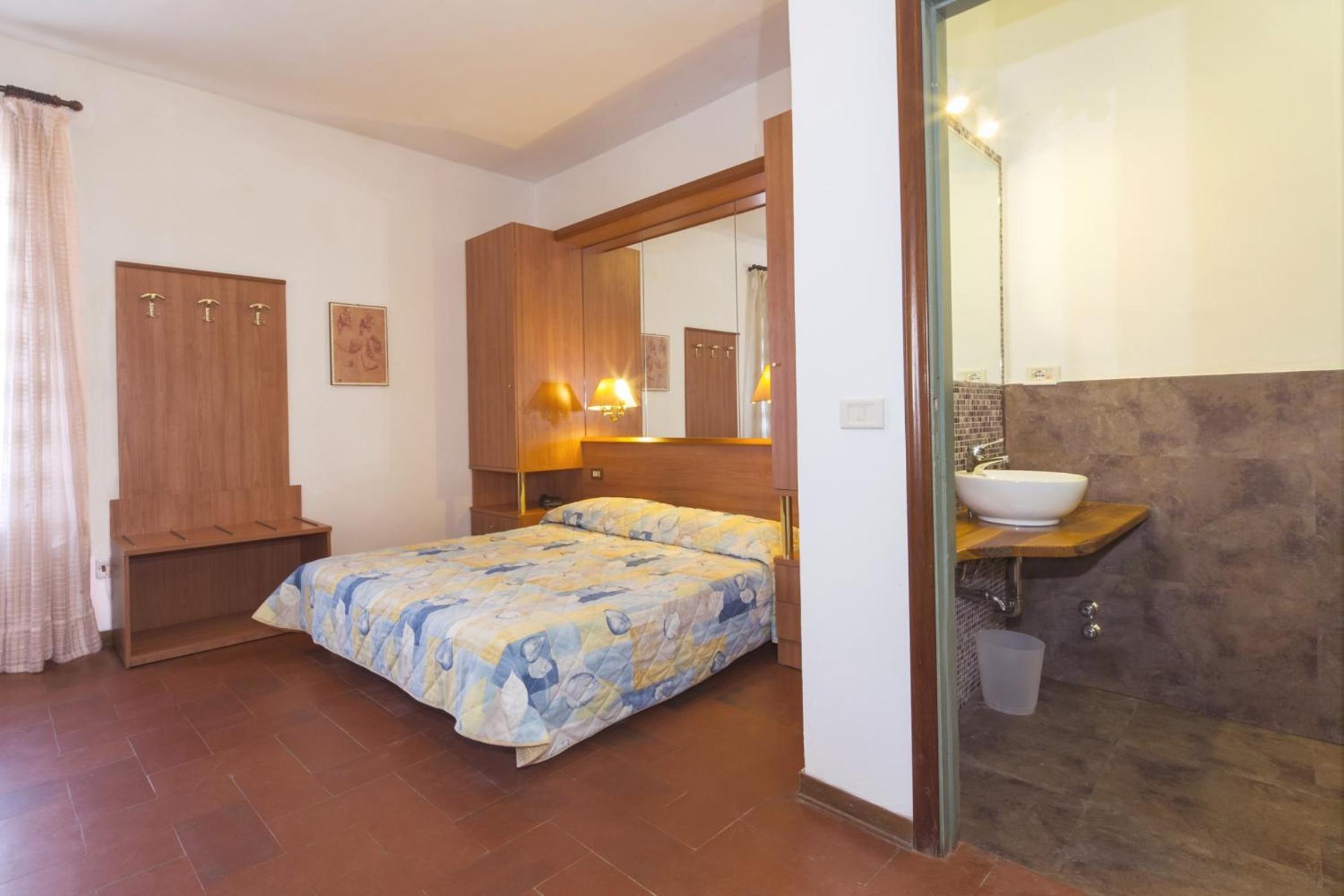 Double or Twin Room - Photo 3