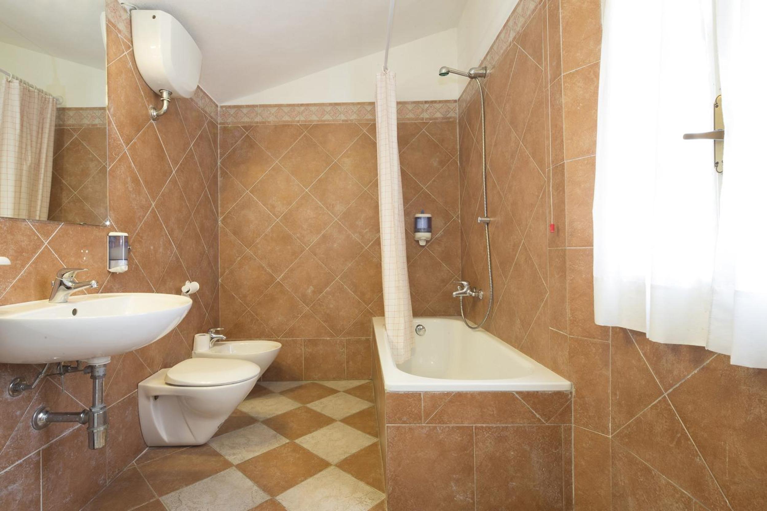 Double or Twin Room - Photo 2