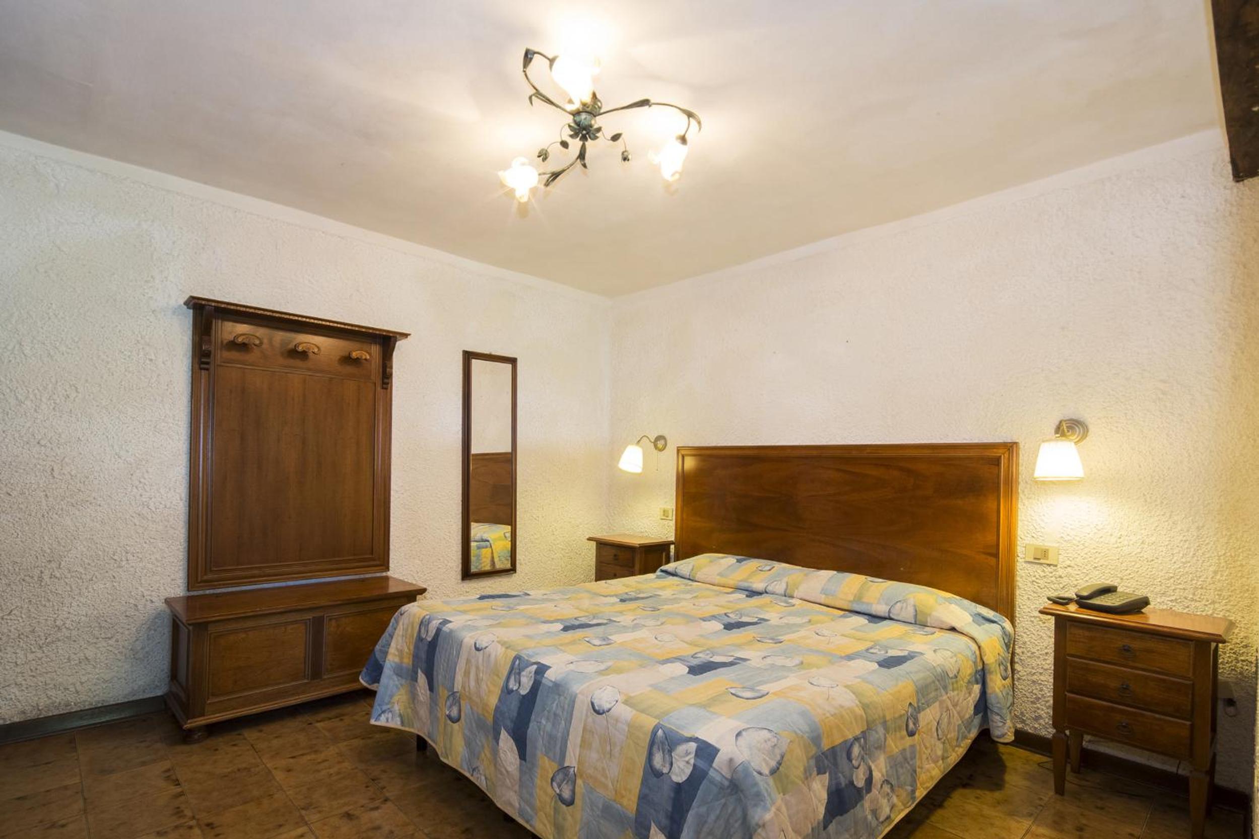 Double or Twin Room - Photo 8
