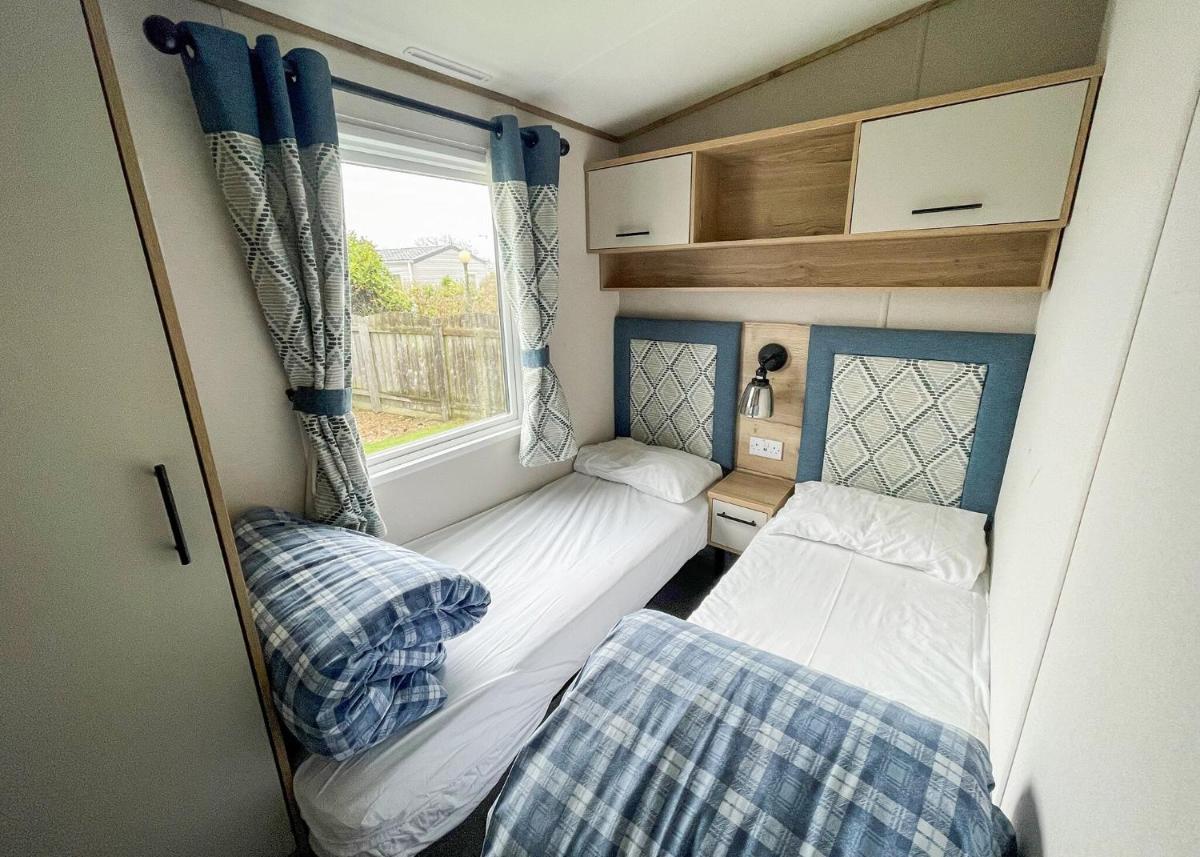 Mobile Home photo 3