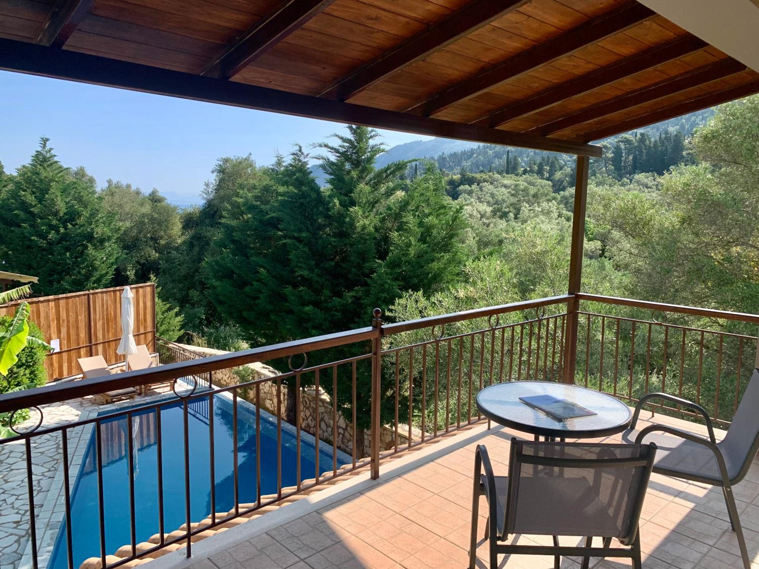Studio with Pool View - Photo 3