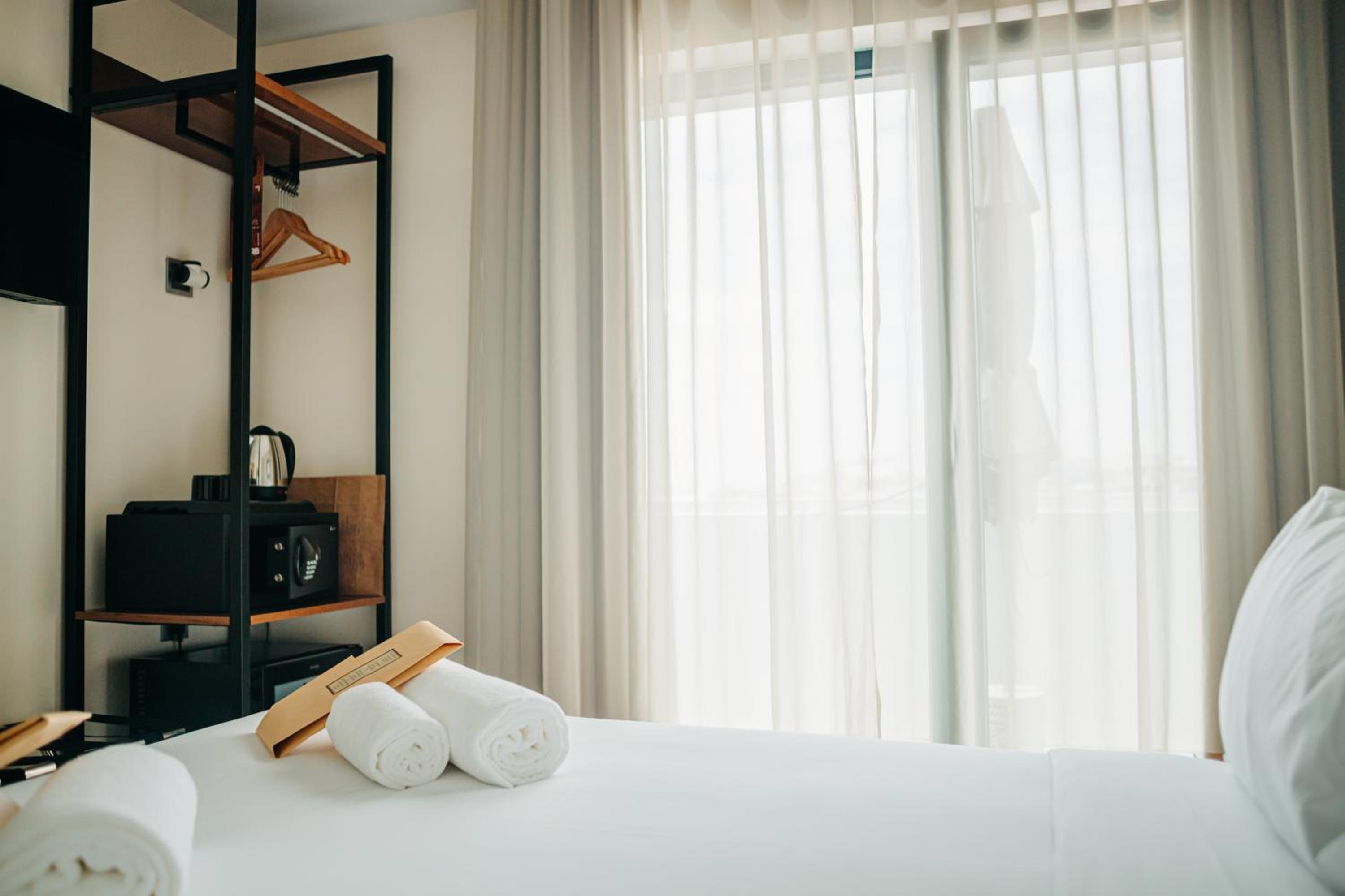 Double Room with Balcony - Photo 8