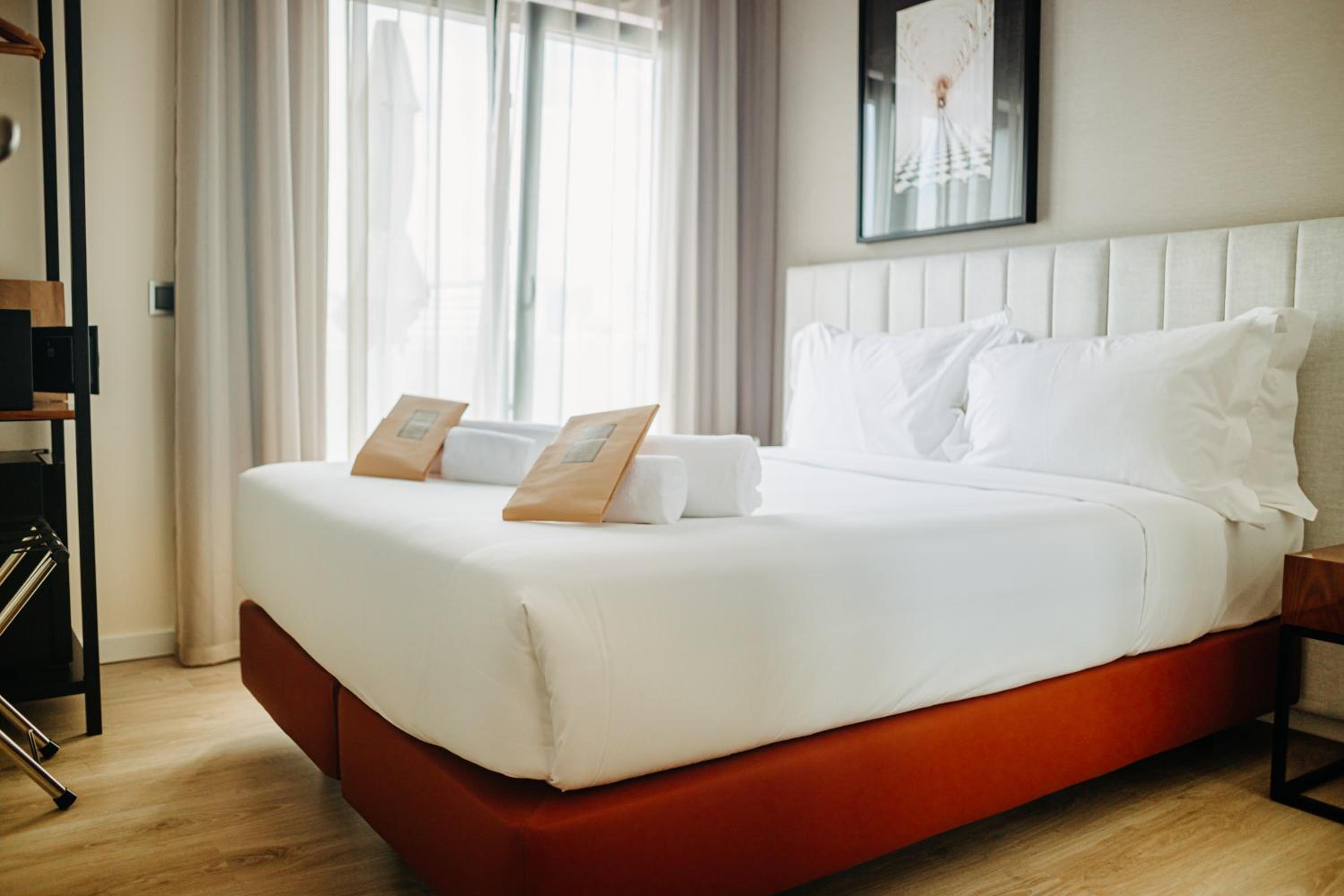Double Room with Balcony - Photo 14