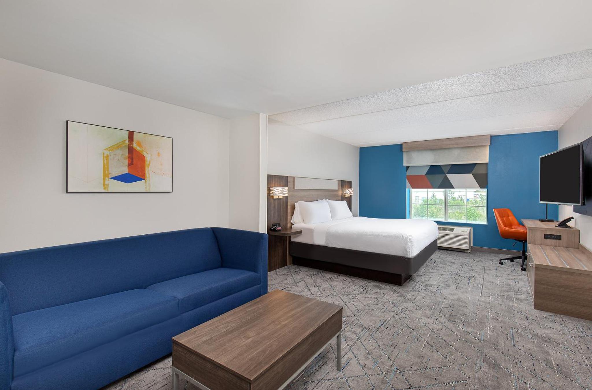 King Suite with Bath Tub - Disability Accessible - Photo 1