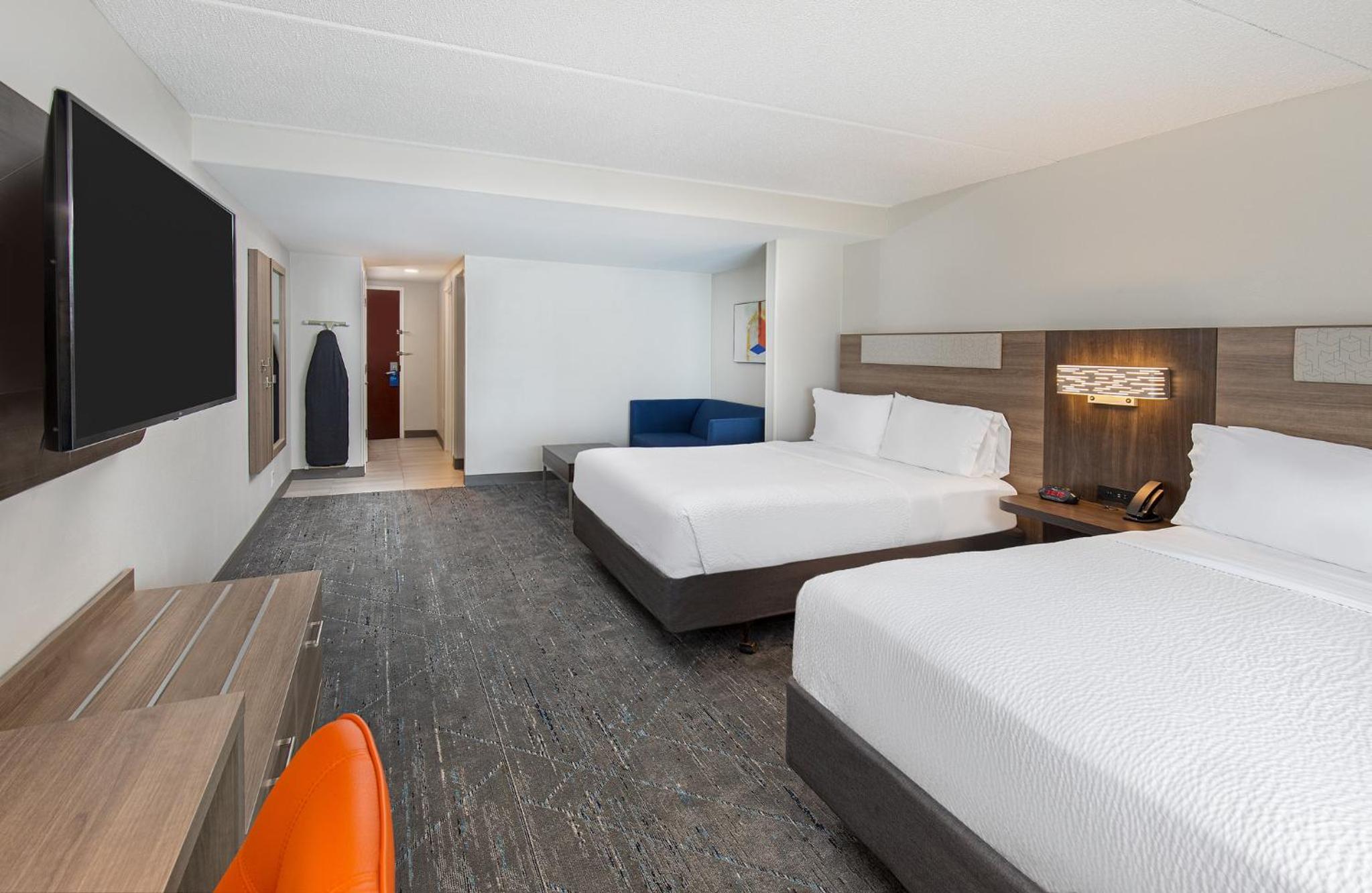 Queen Room with Two Queen Beds - Disability Access photo 3