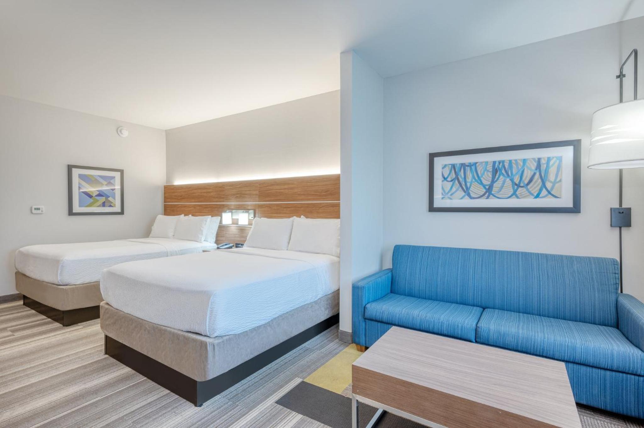 Queen Suite with Two Queen Beds - Communications Accessible