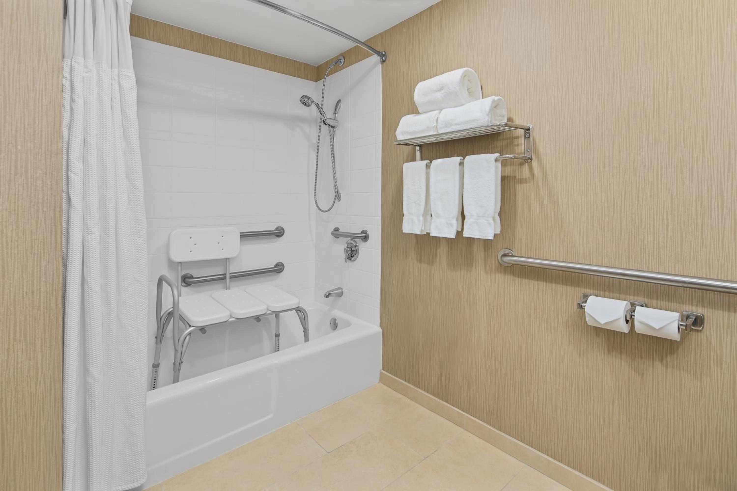 Double Room with Two Double Beds - Disability Access - Photo 3