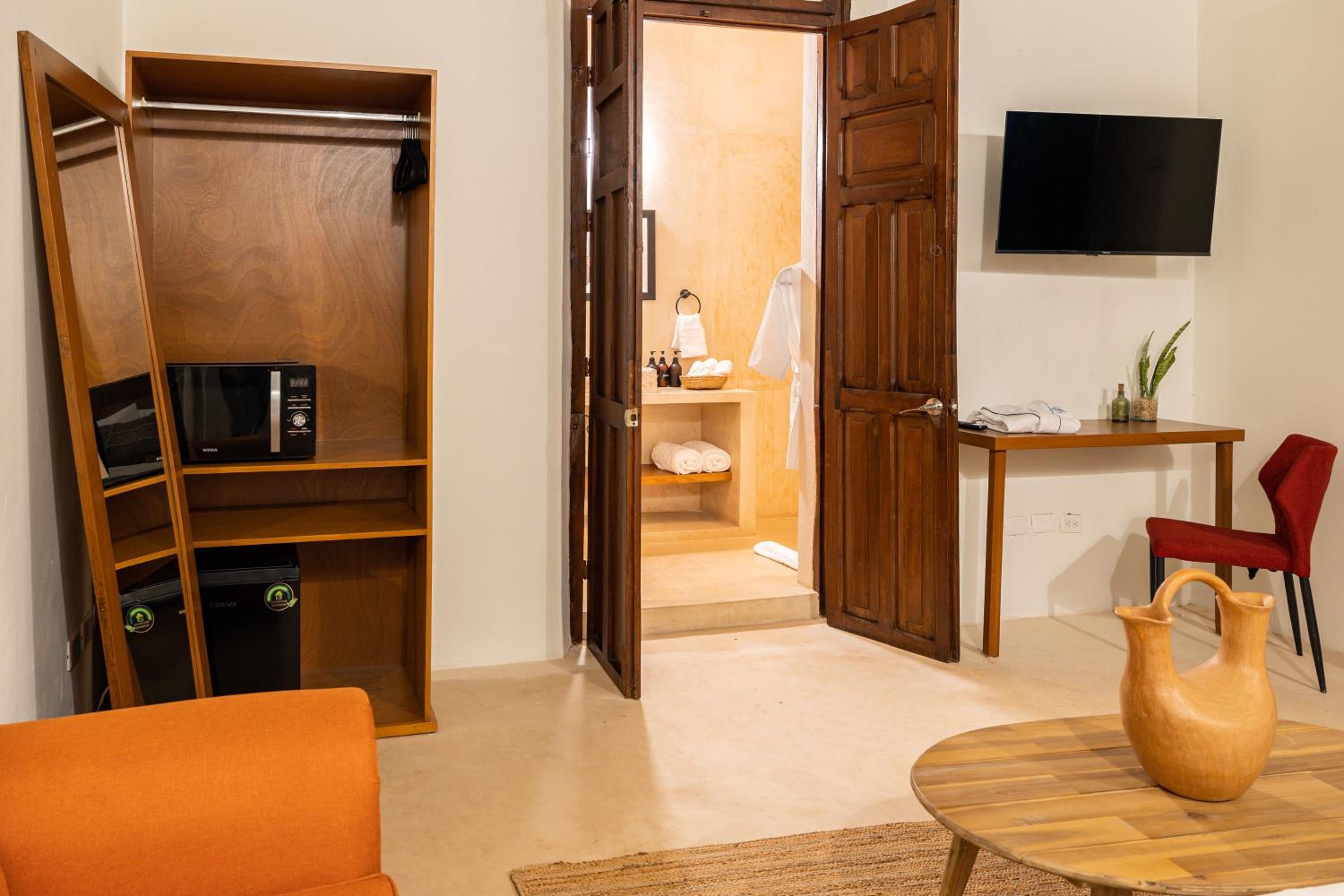 Deluxe King Room photo 2