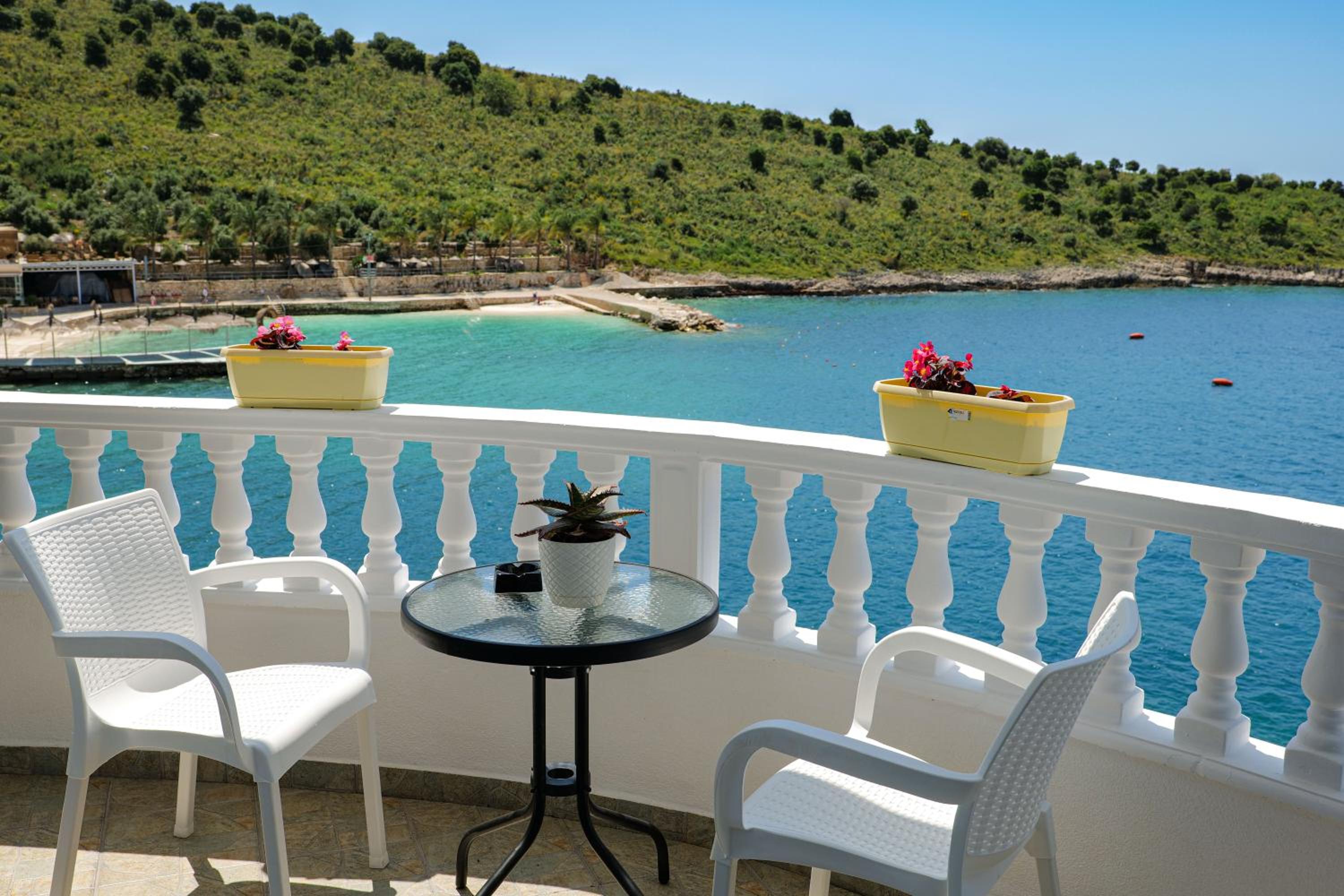 Deluxe Triple Room with Balcony and Sea View photo 2