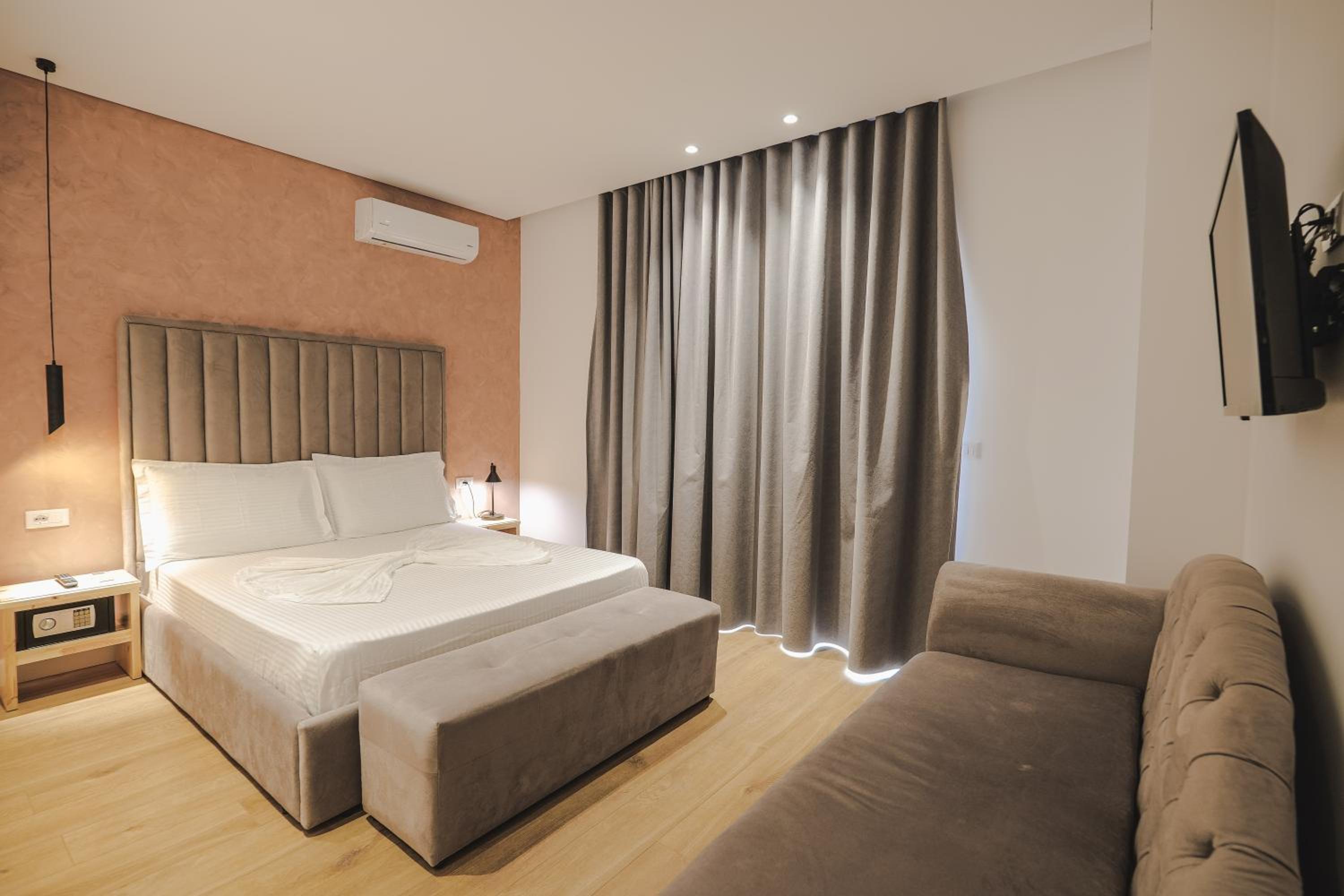 Deluxe Triple Room with Balcony and Sea View photo 1