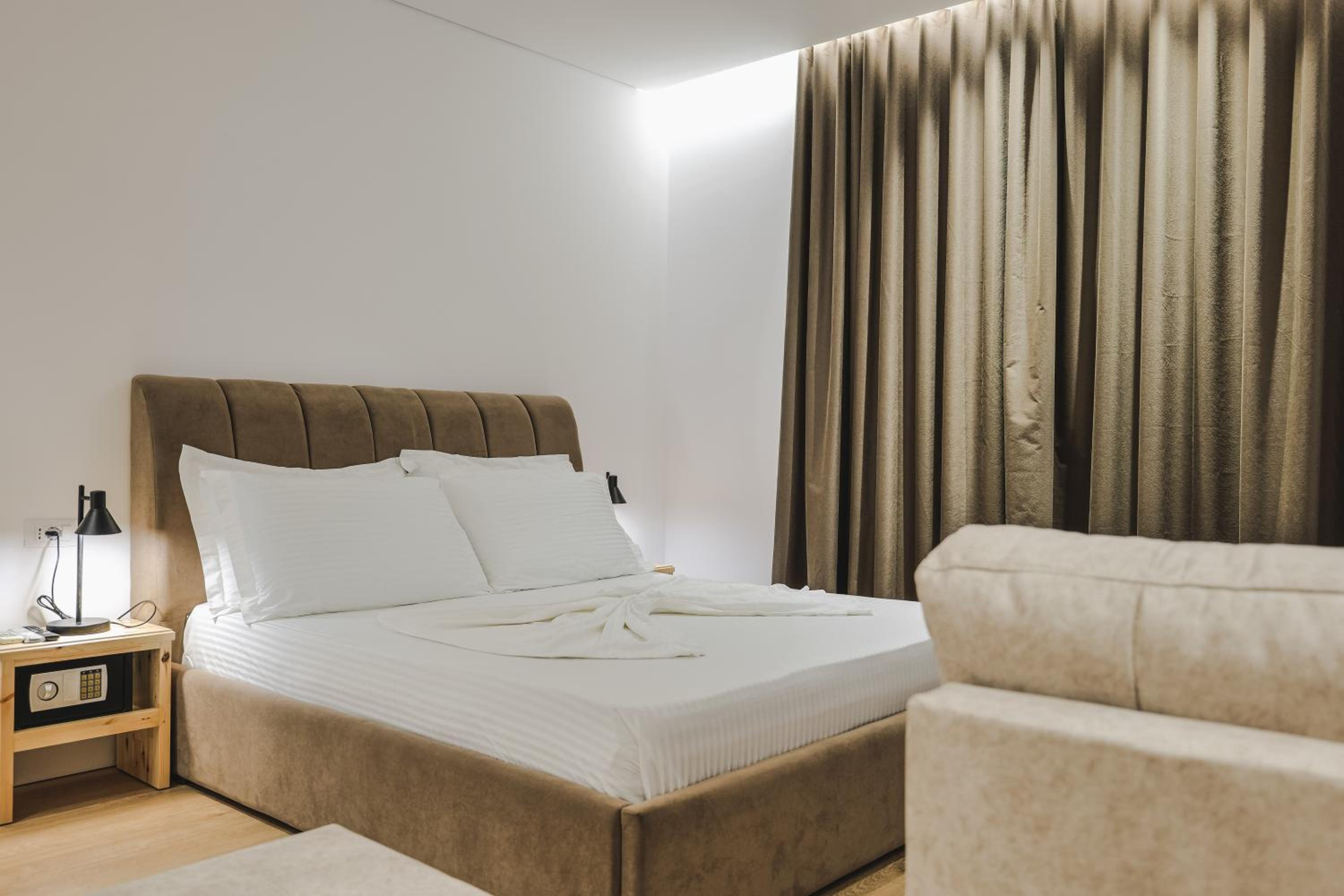 Superior Triple Studio with Balcony and Sea View photo 3