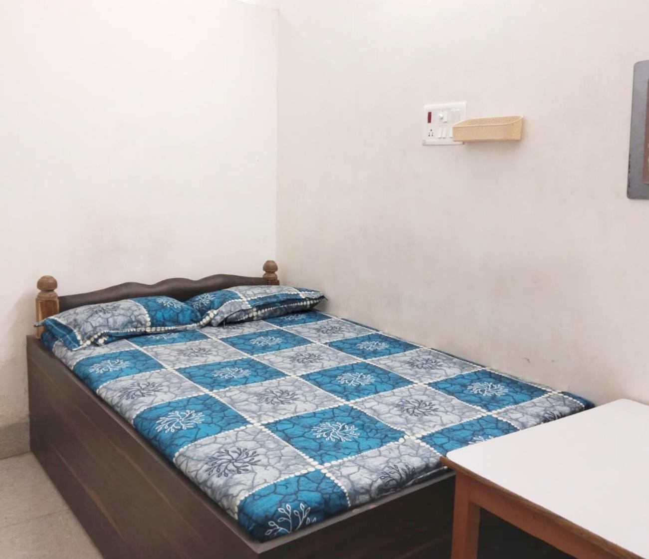 Single Room with Bathroom photo 3