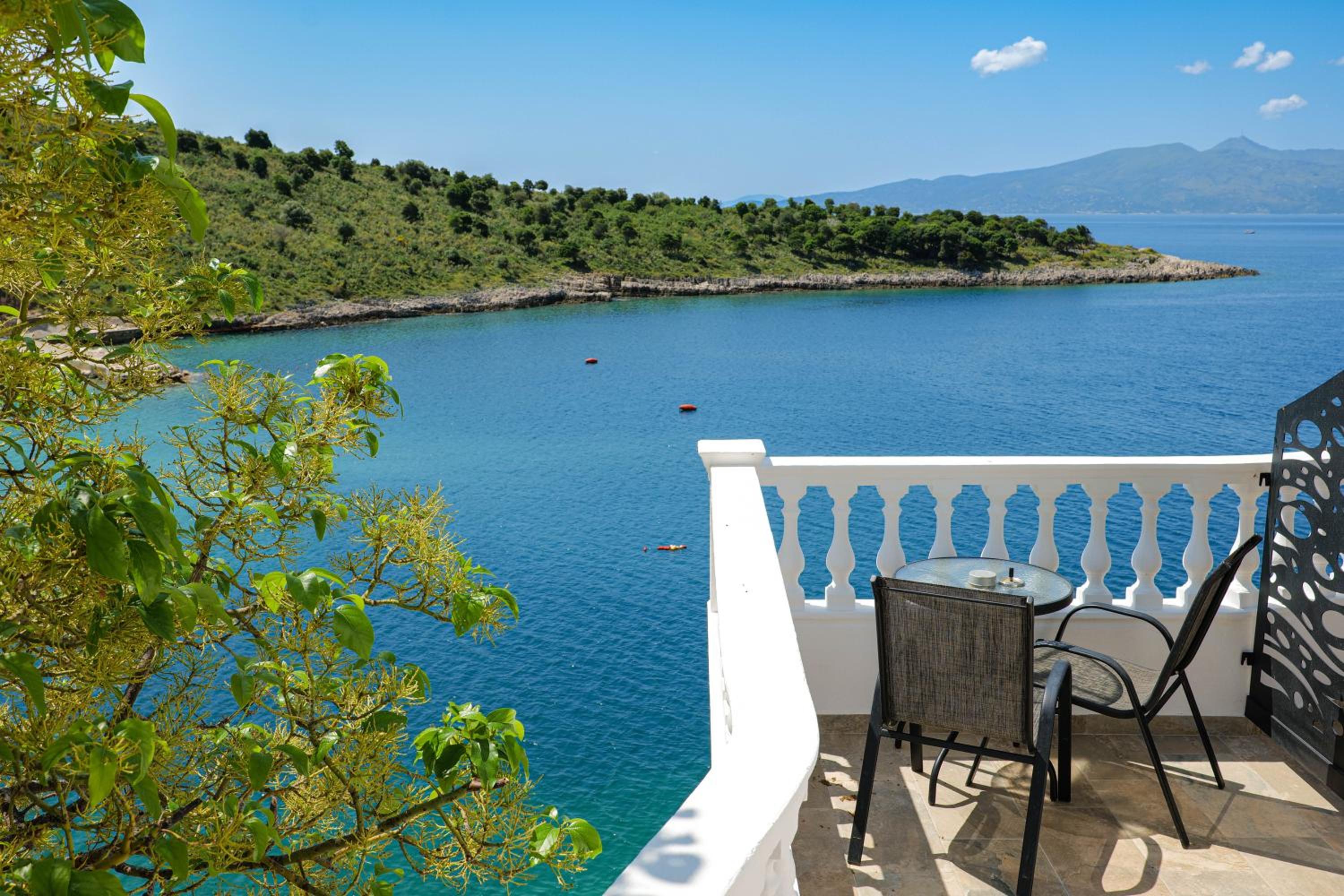 Superior Triple Room with Balcony and Sea View photo 2