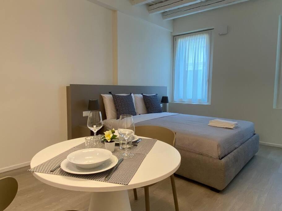 Studio Apartment with One Double Bed