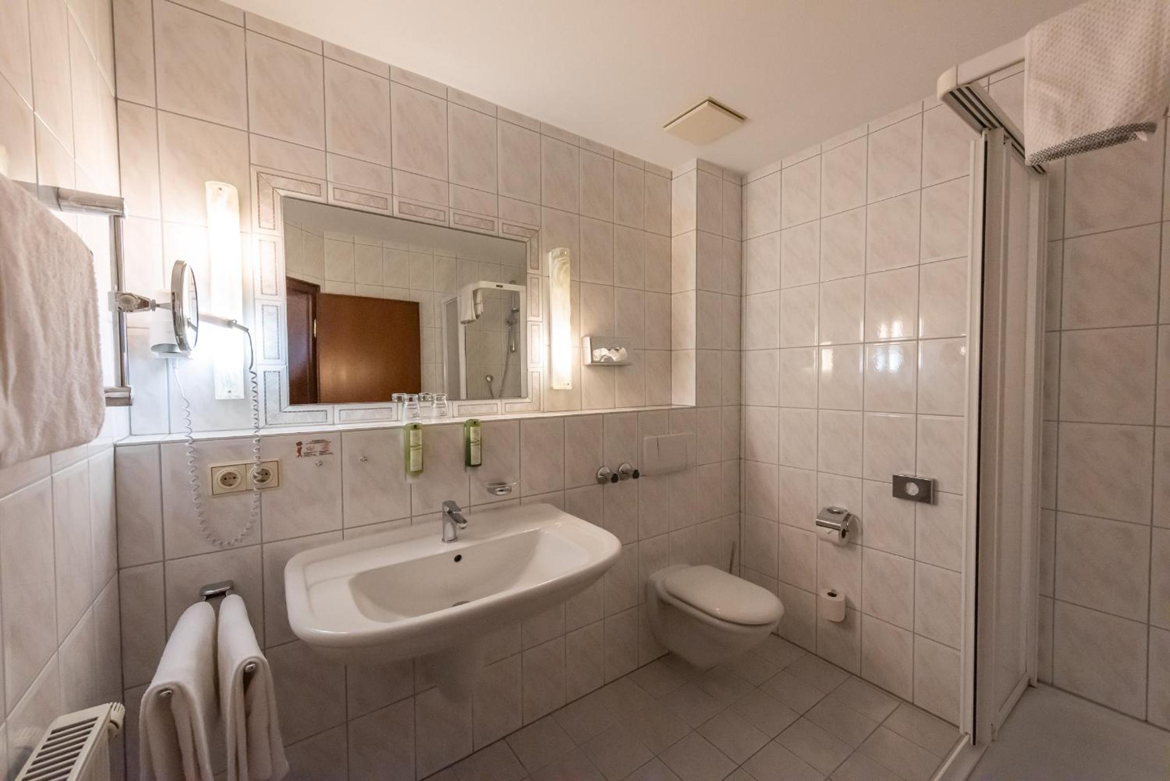 Double Room - Photo 8