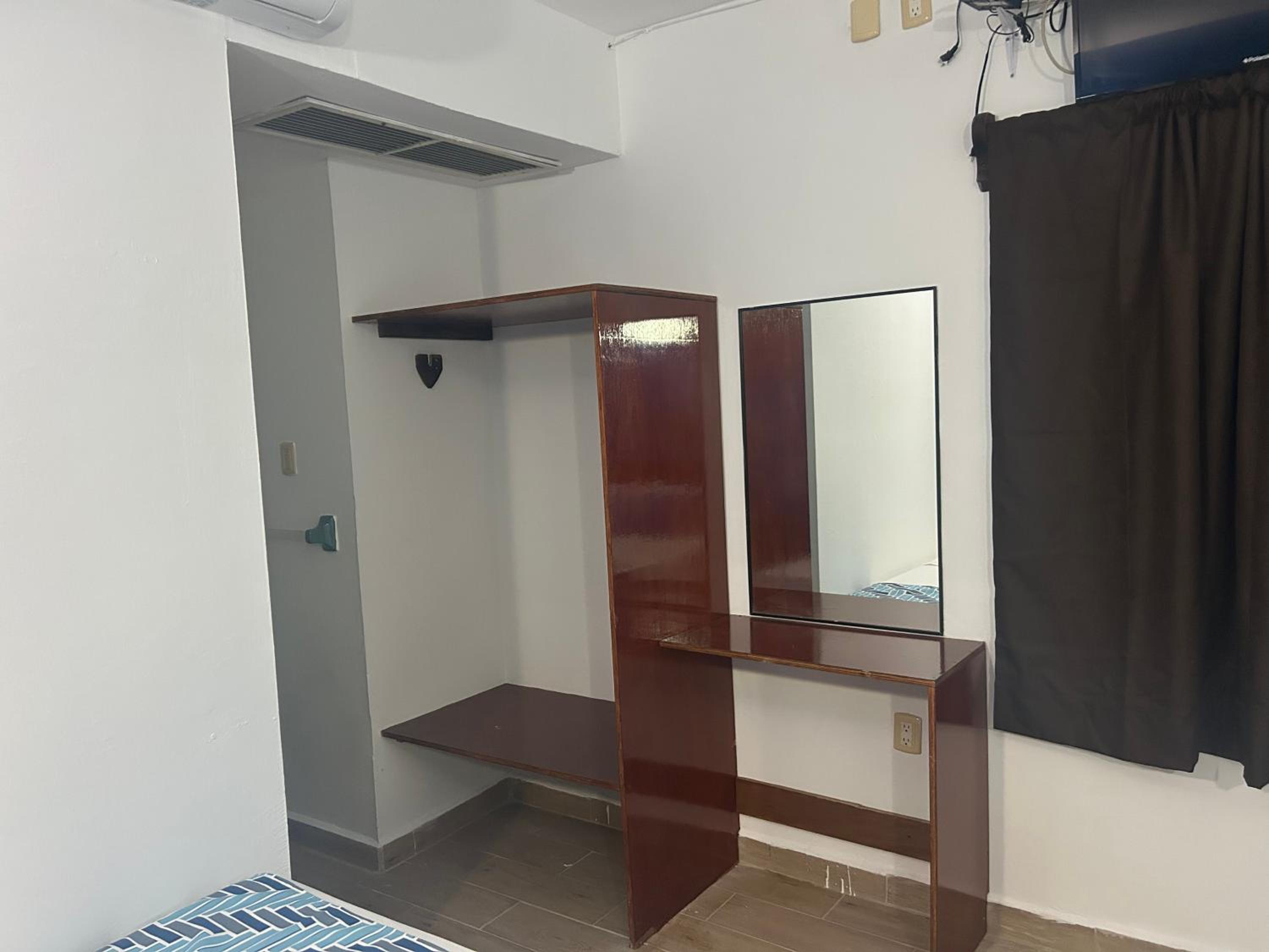 Double Room with Two Double Beds - Photo 8