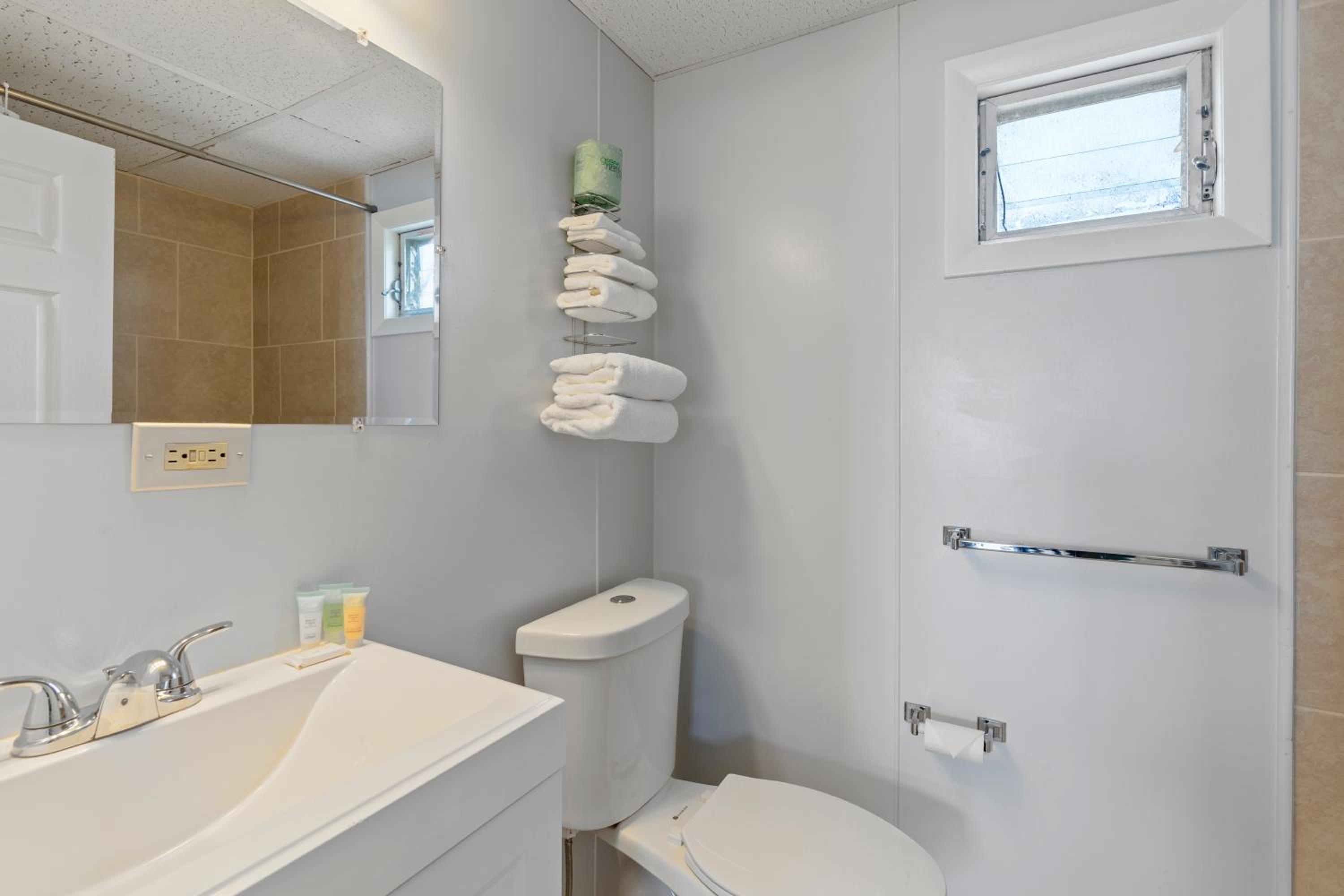 Deluxe King Room - Photo 6