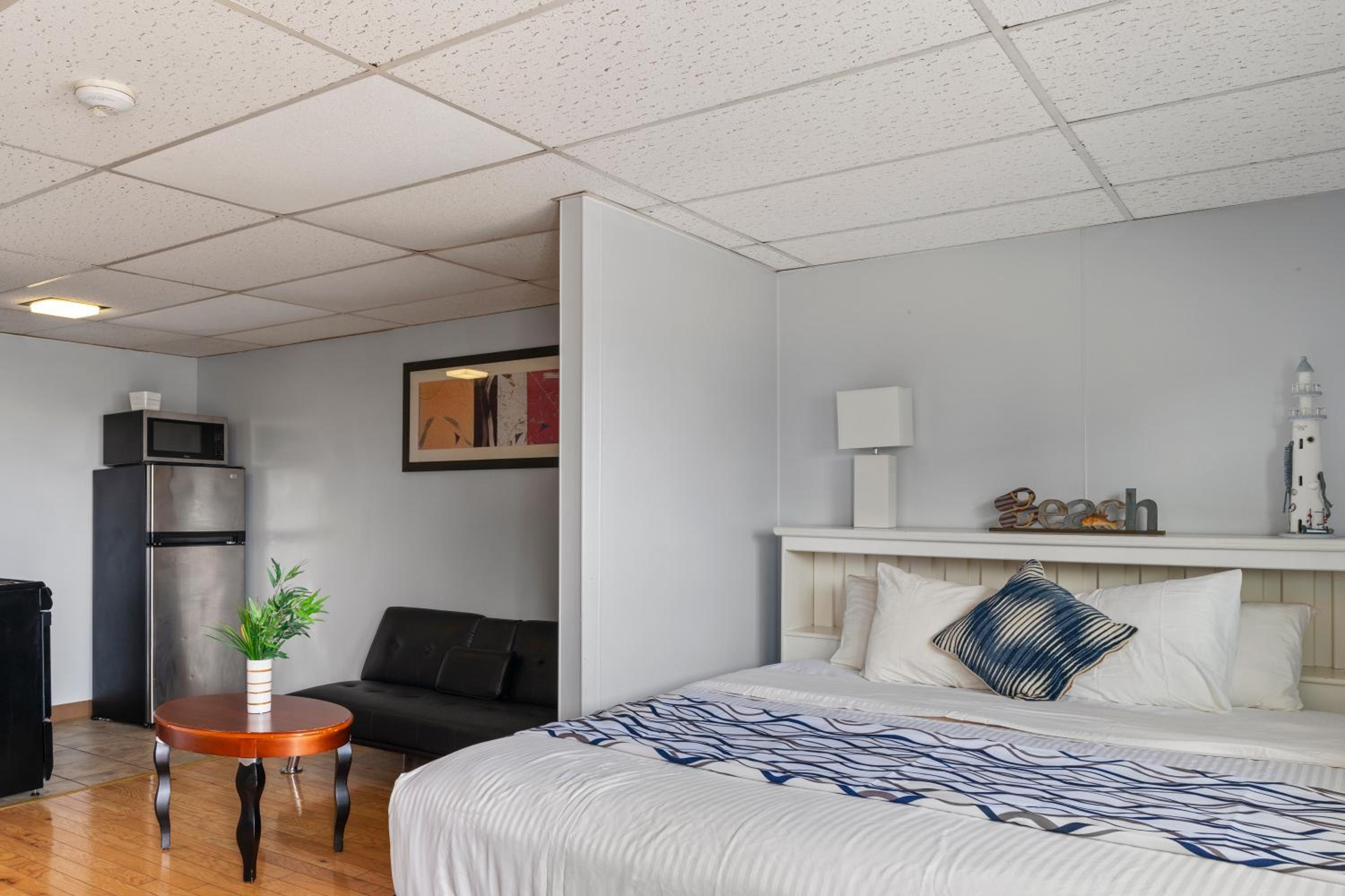 Deluxe King Room - Photo 3