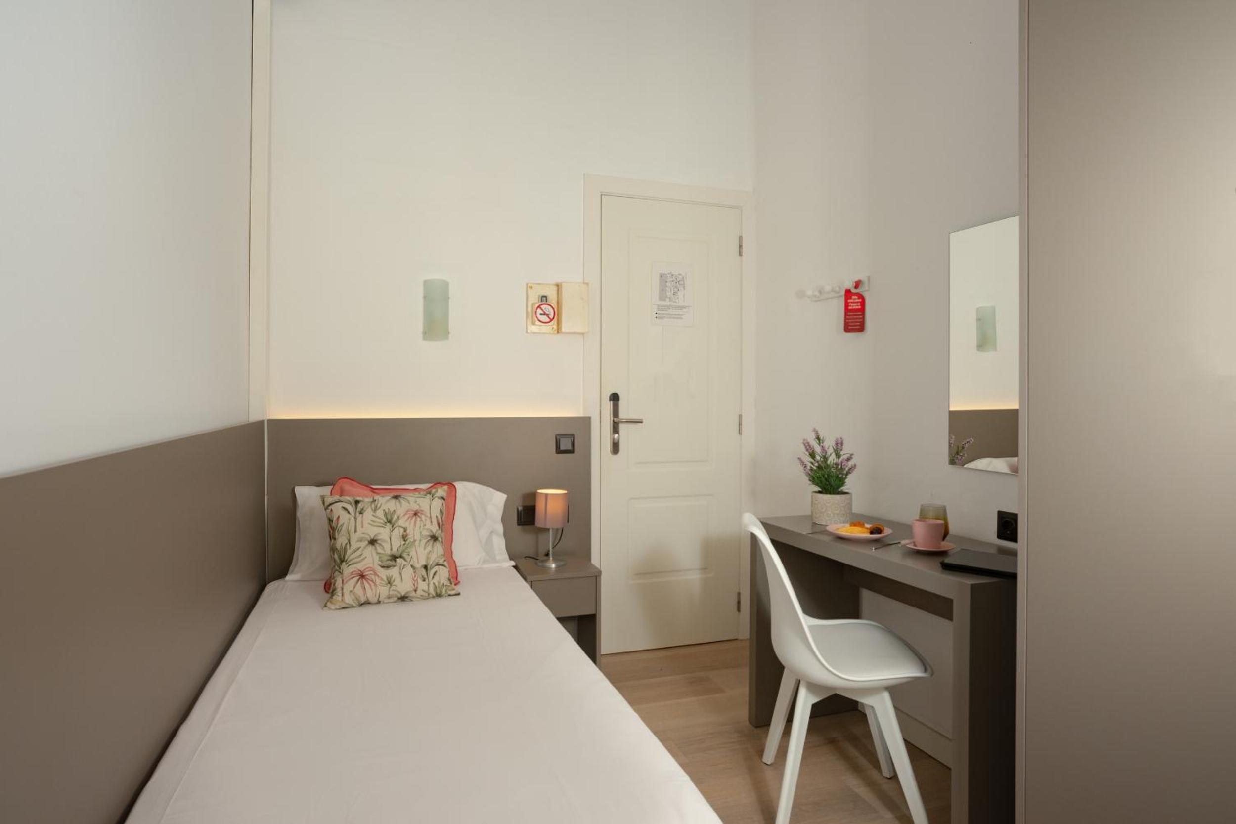 Single Room photo 3