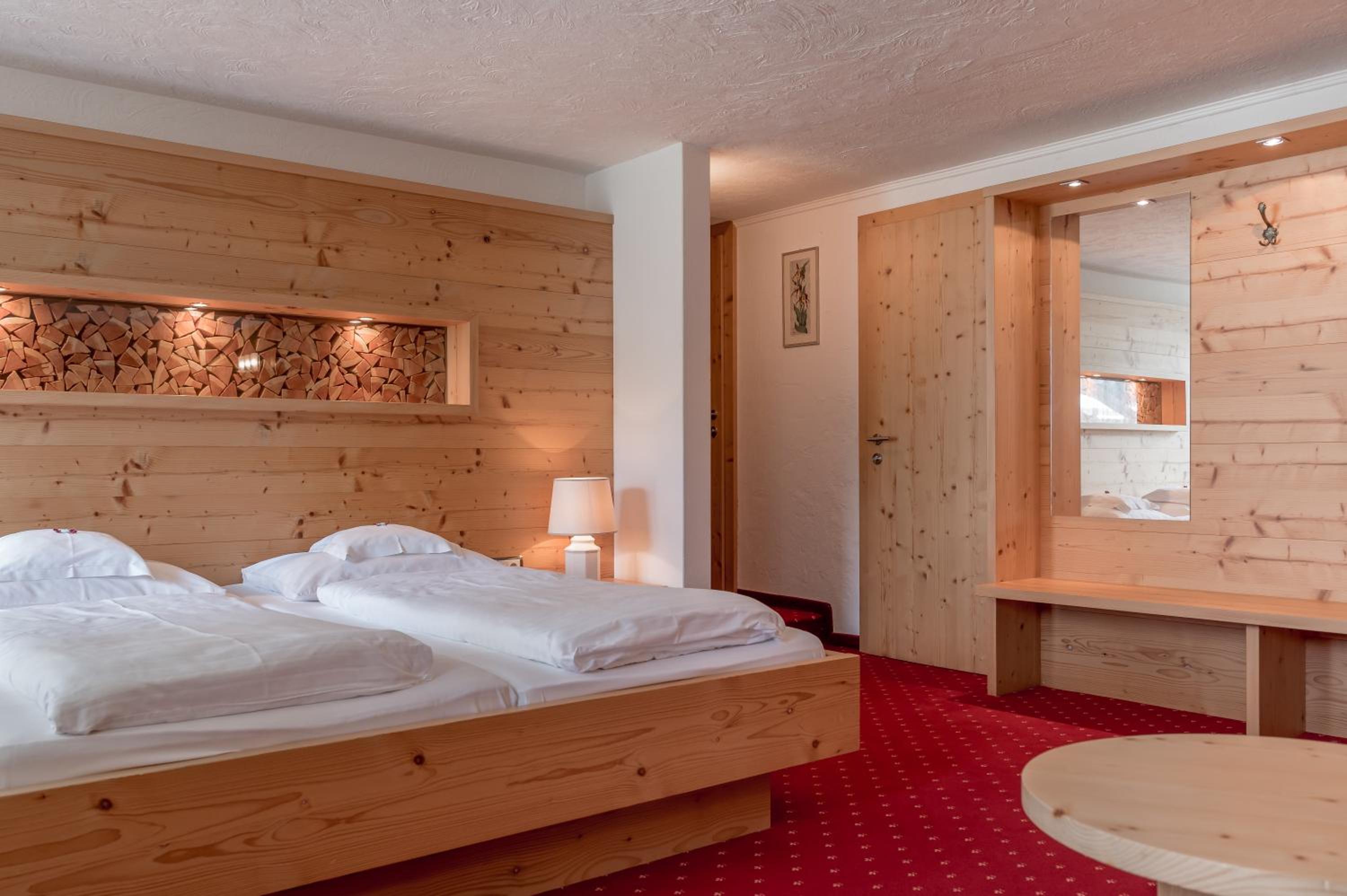 Standard Double Room with Balcony - Photo 3