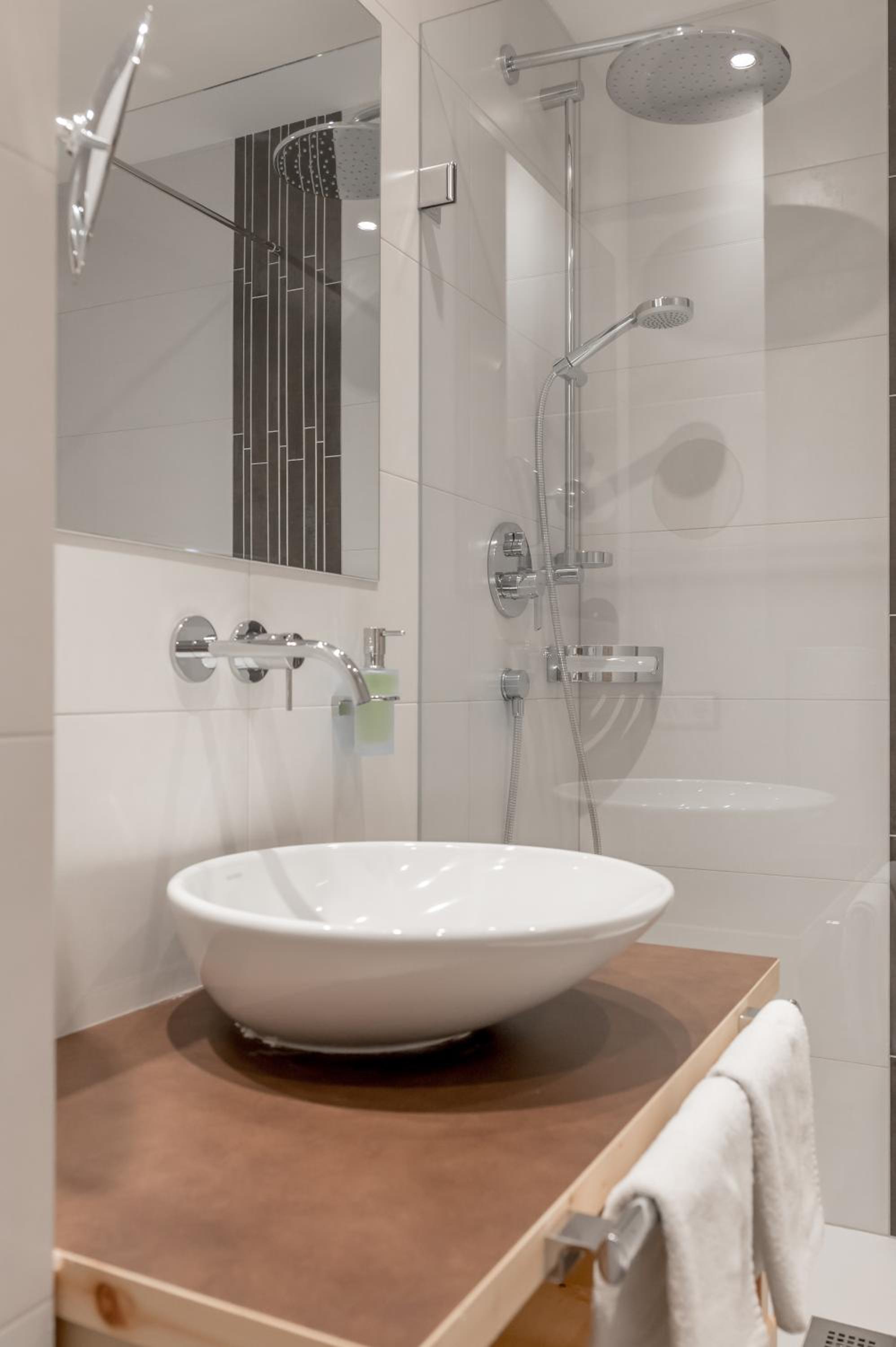 Standard Double Room with Balcony - Photo 2