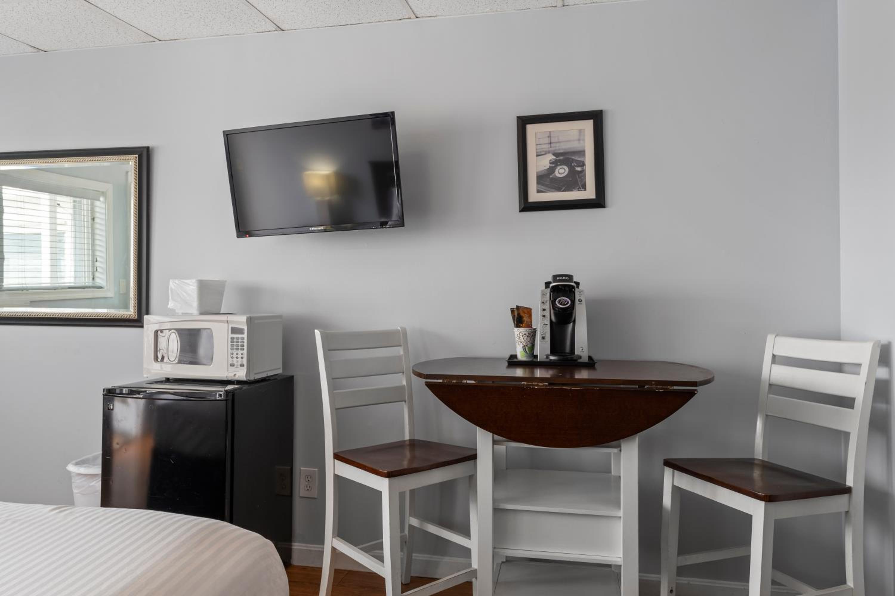 Two-Bedroom Suite - Photo 7