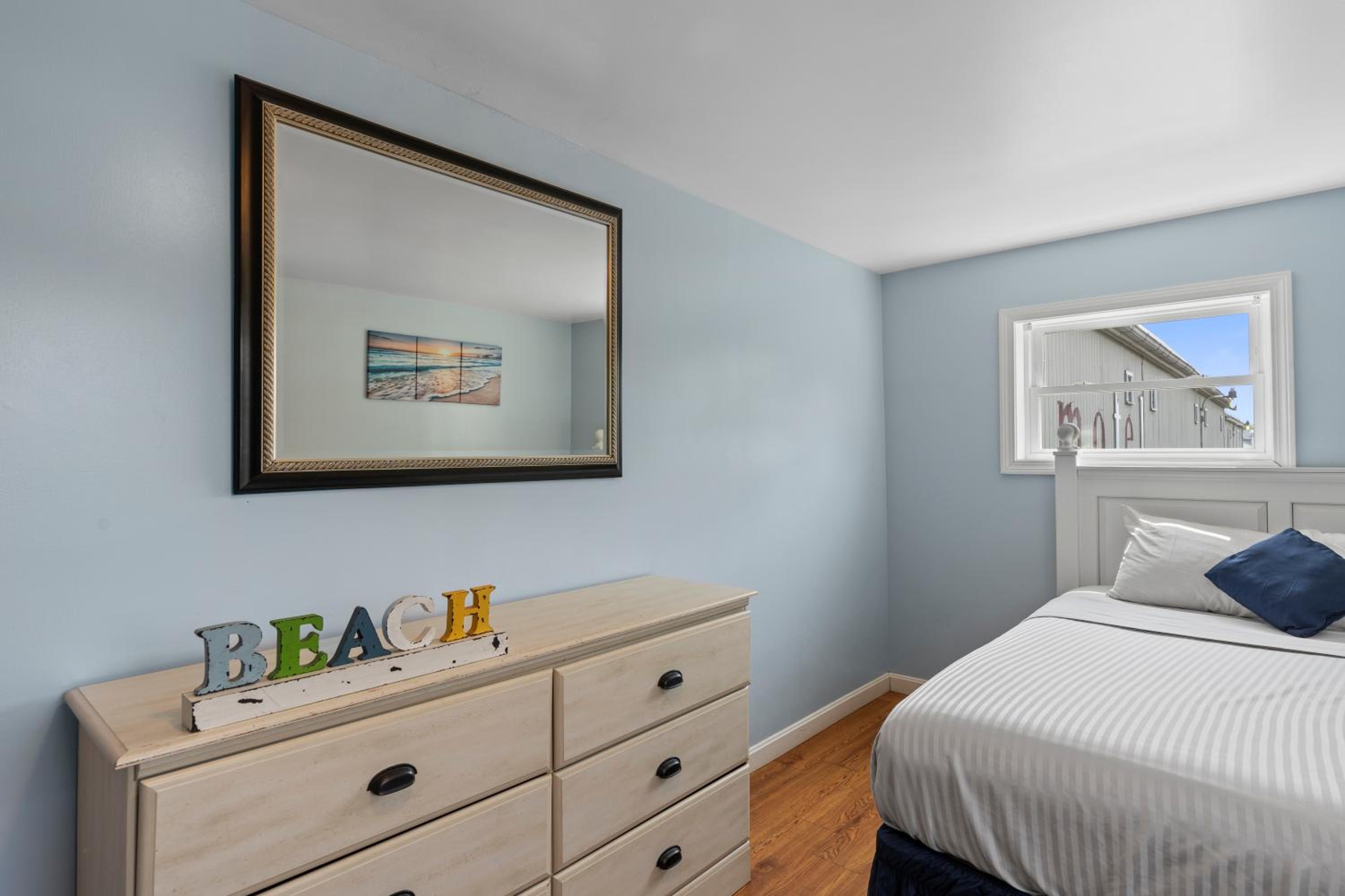 Two-Bedroom Suite - Photo 11