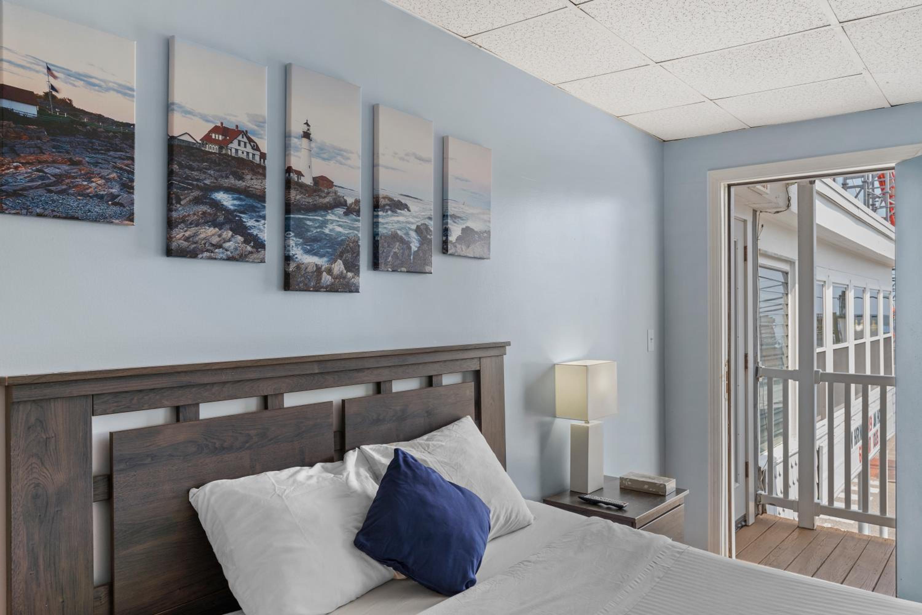Two-Bedroom Suite - Photo 4