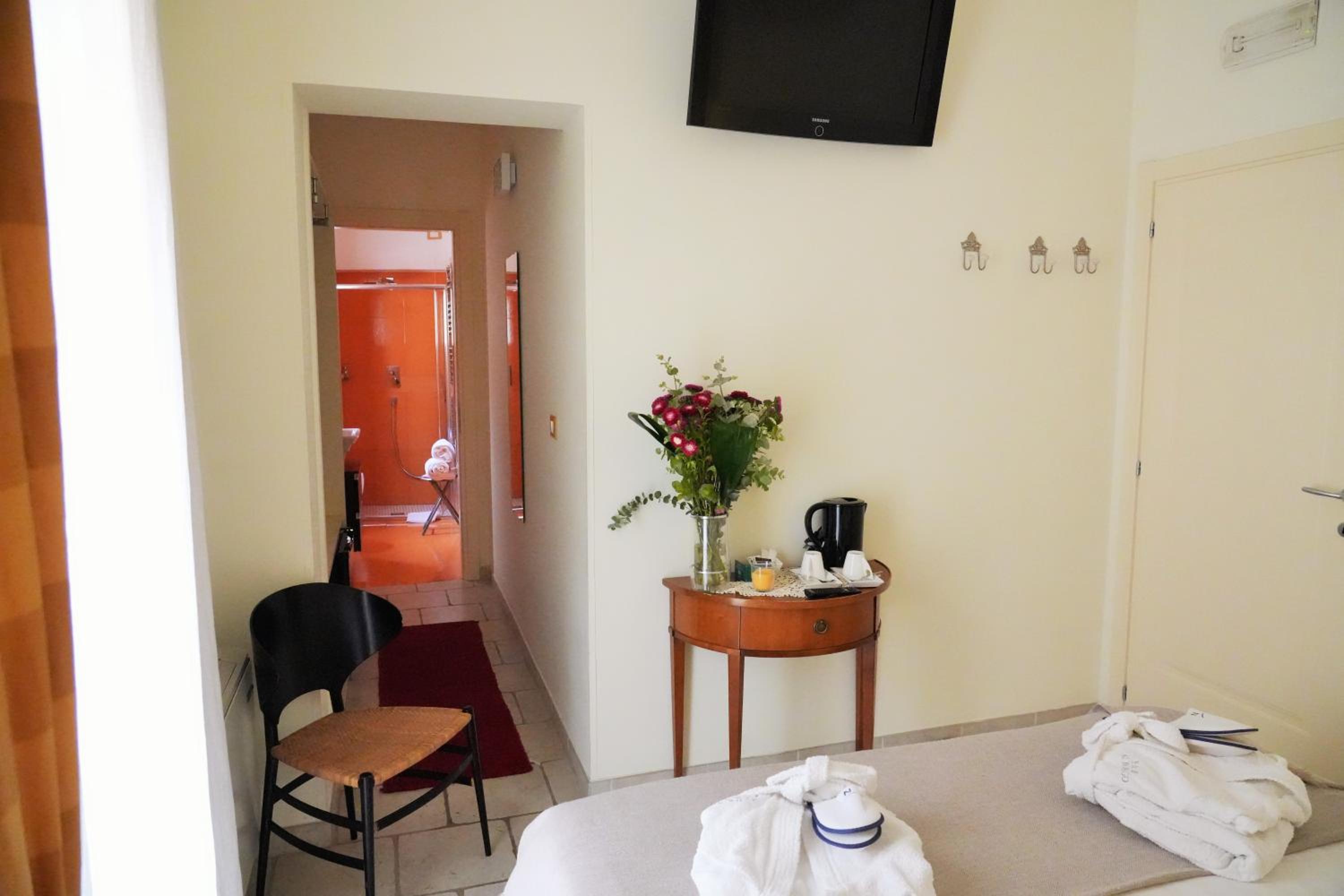 Double Room - Photo 3