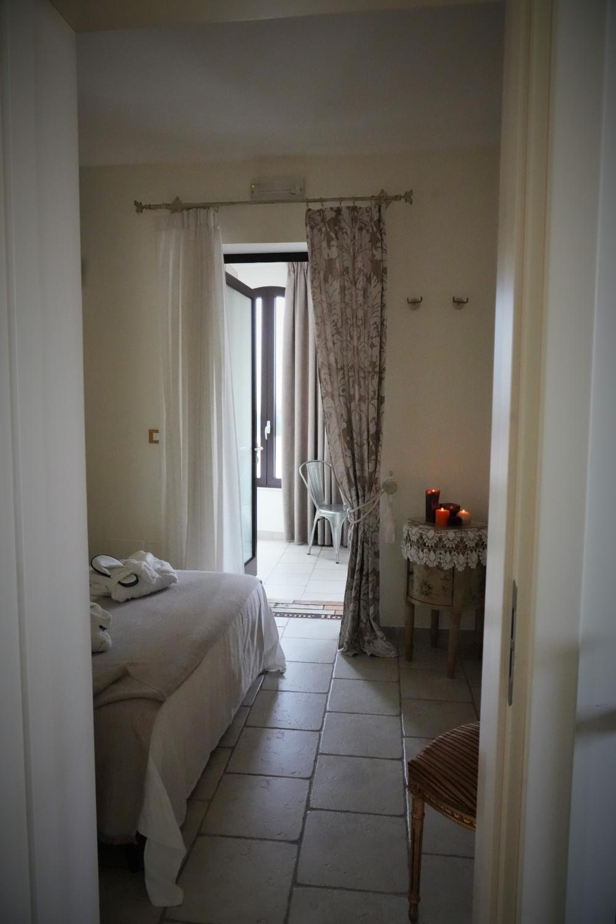 Double Room - Photo 18