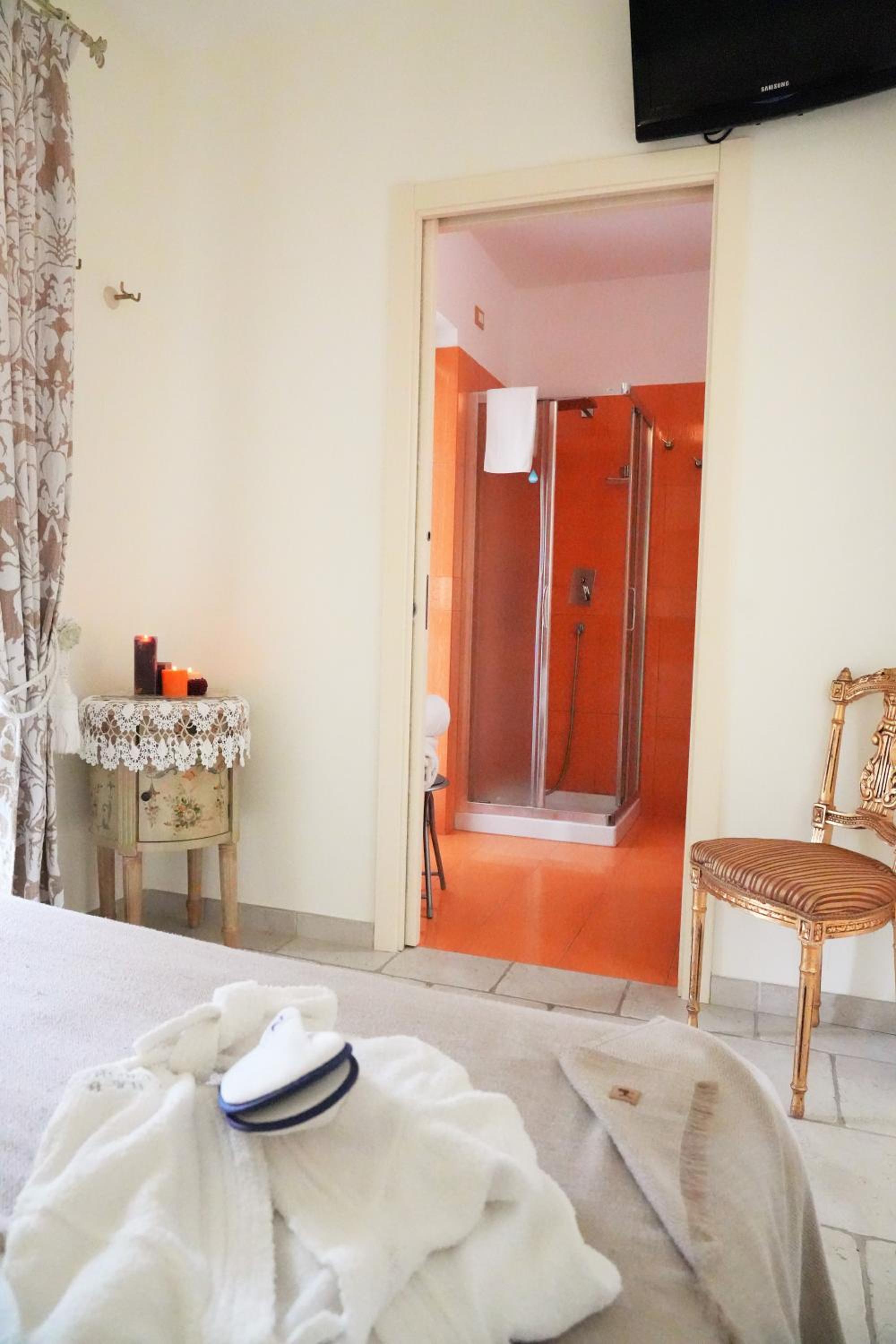 Double Room - Photo 10