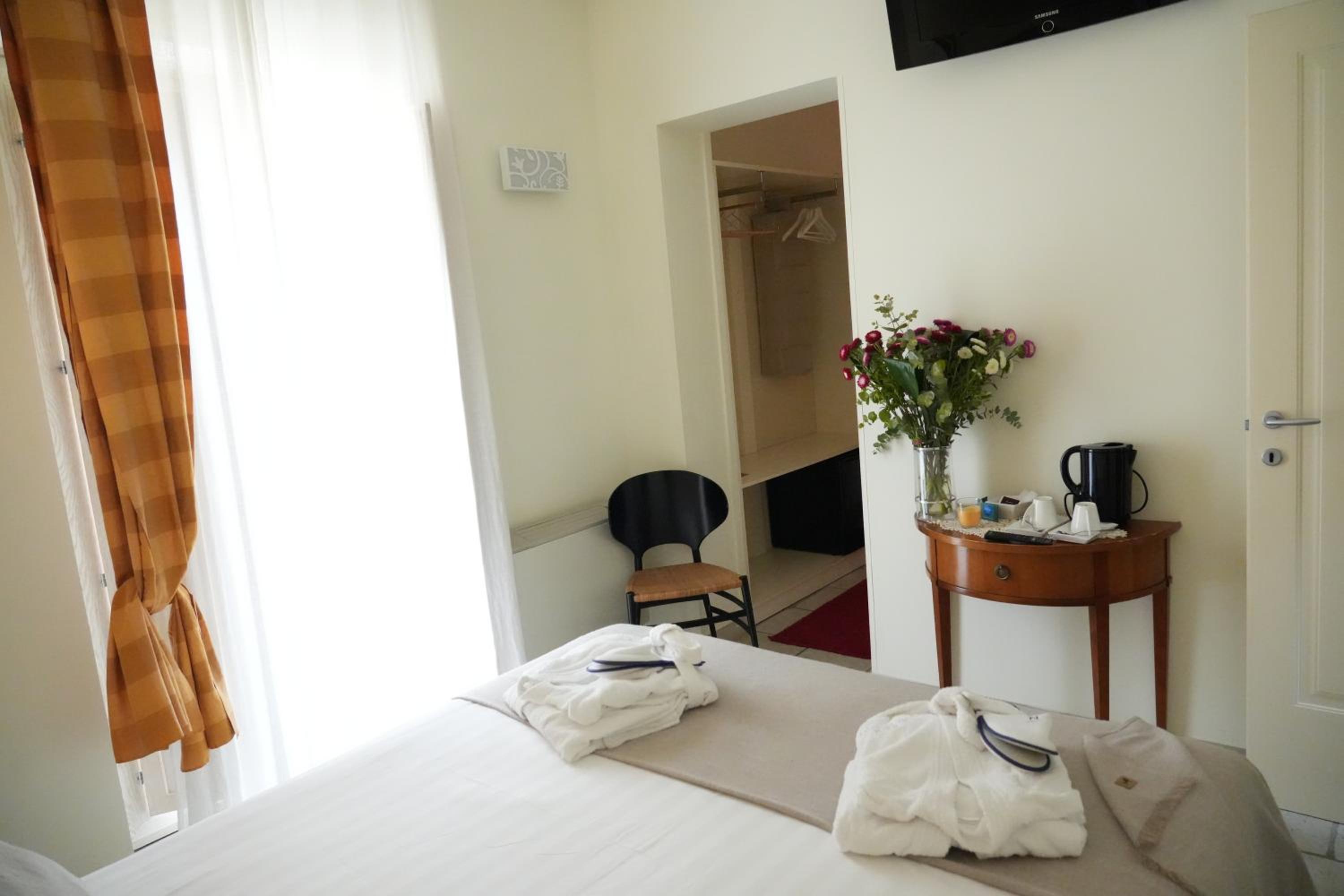 Double Room - Photo 14