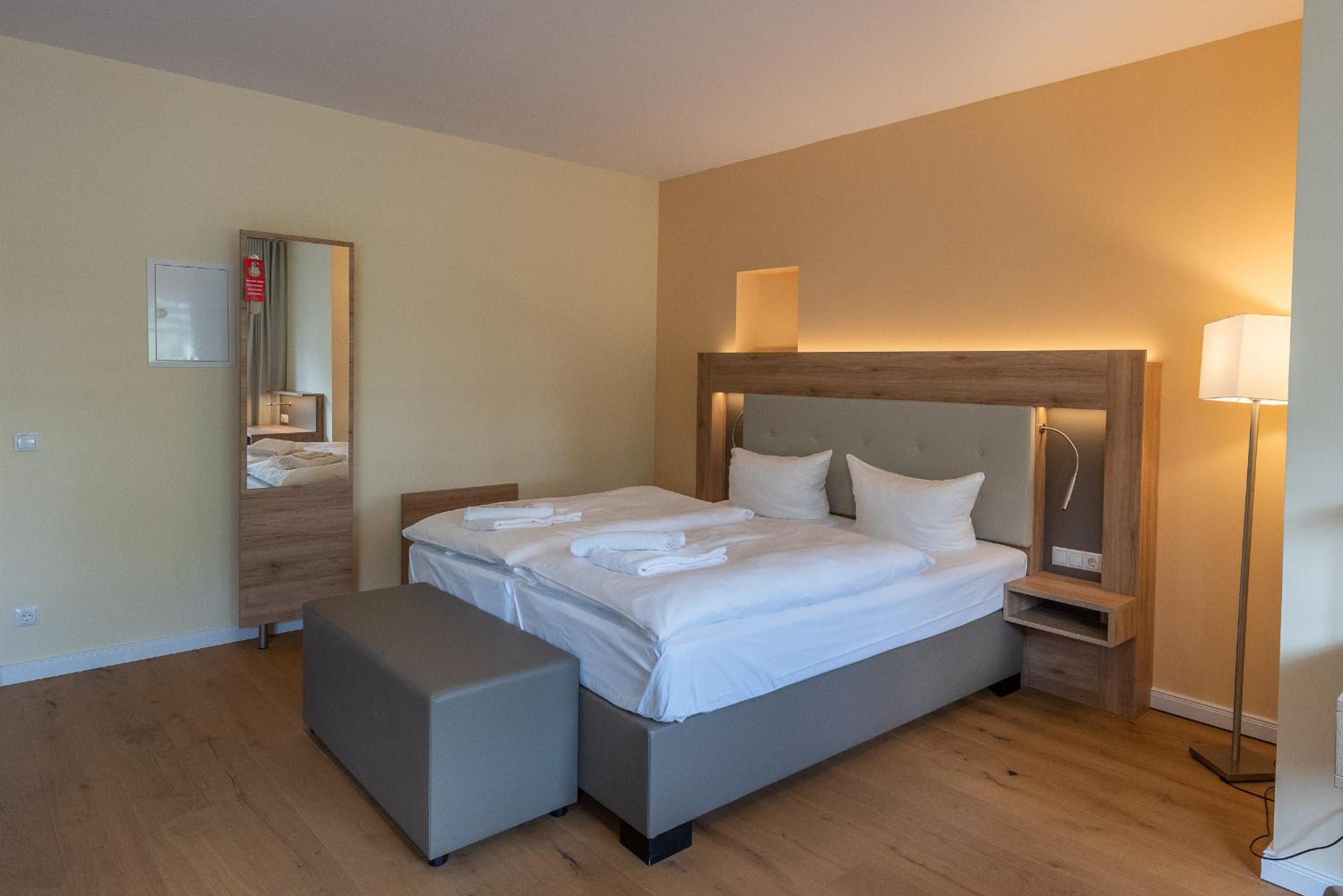 Deluxe Double Room with Balcony - Photo 5