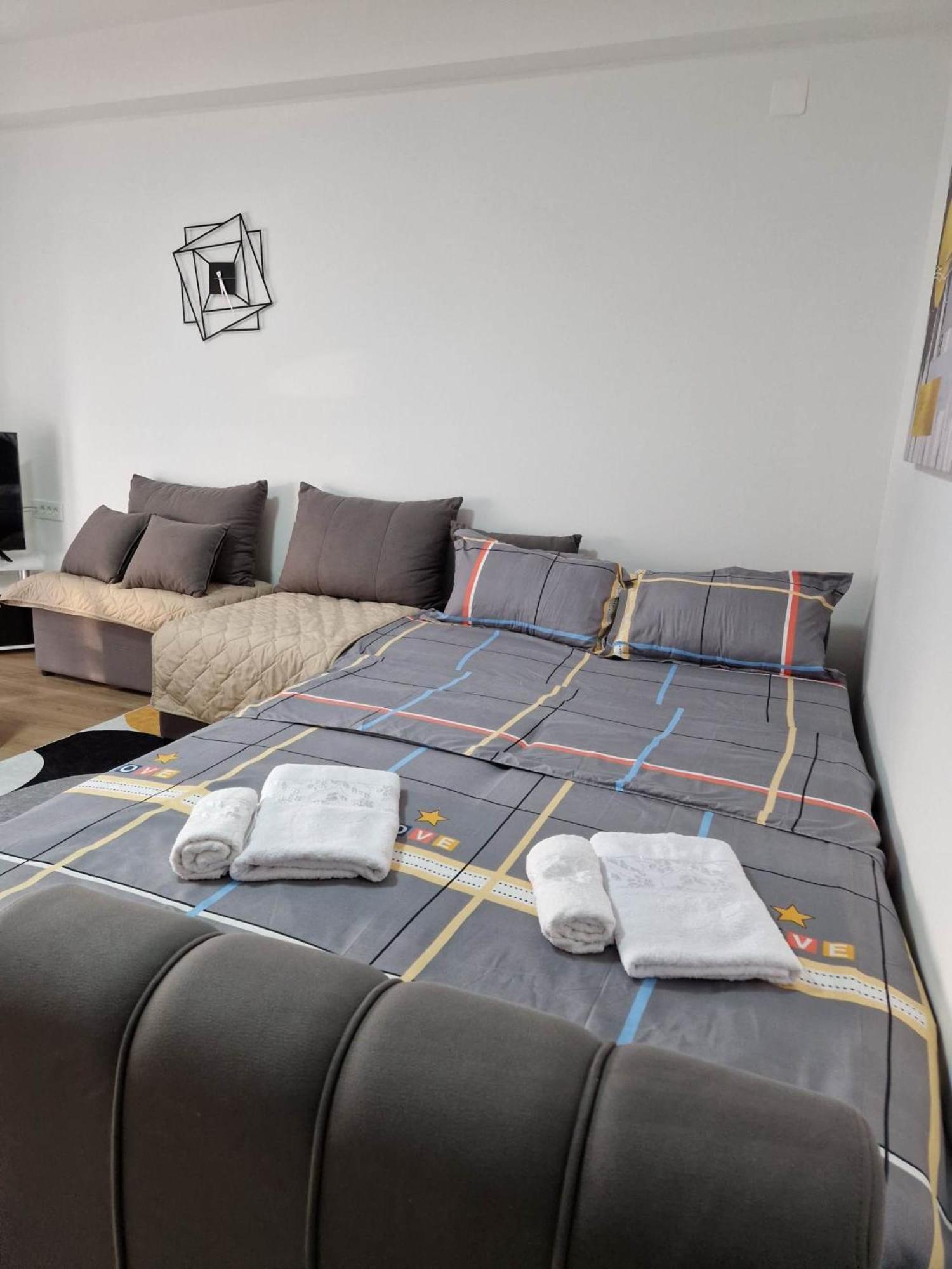 One-Bedroom Apartment photo 2