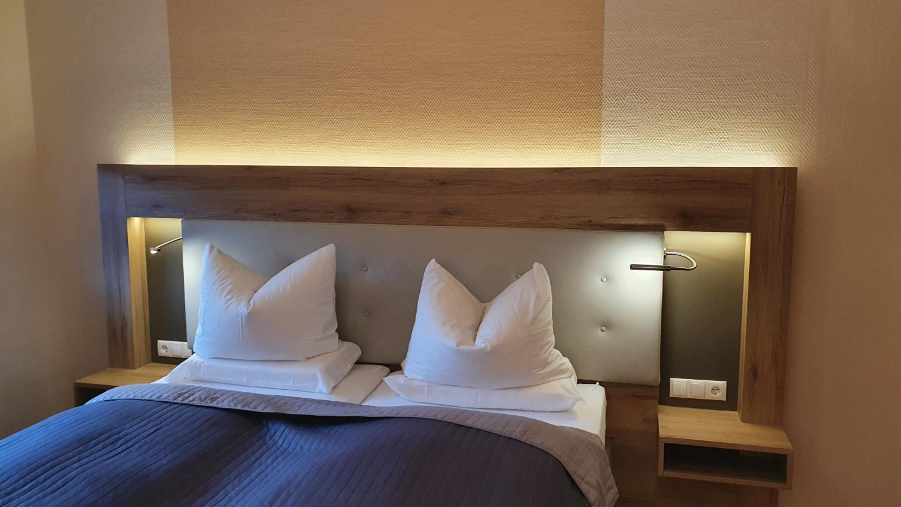 Quadruple Room with Balcony - Photo 1