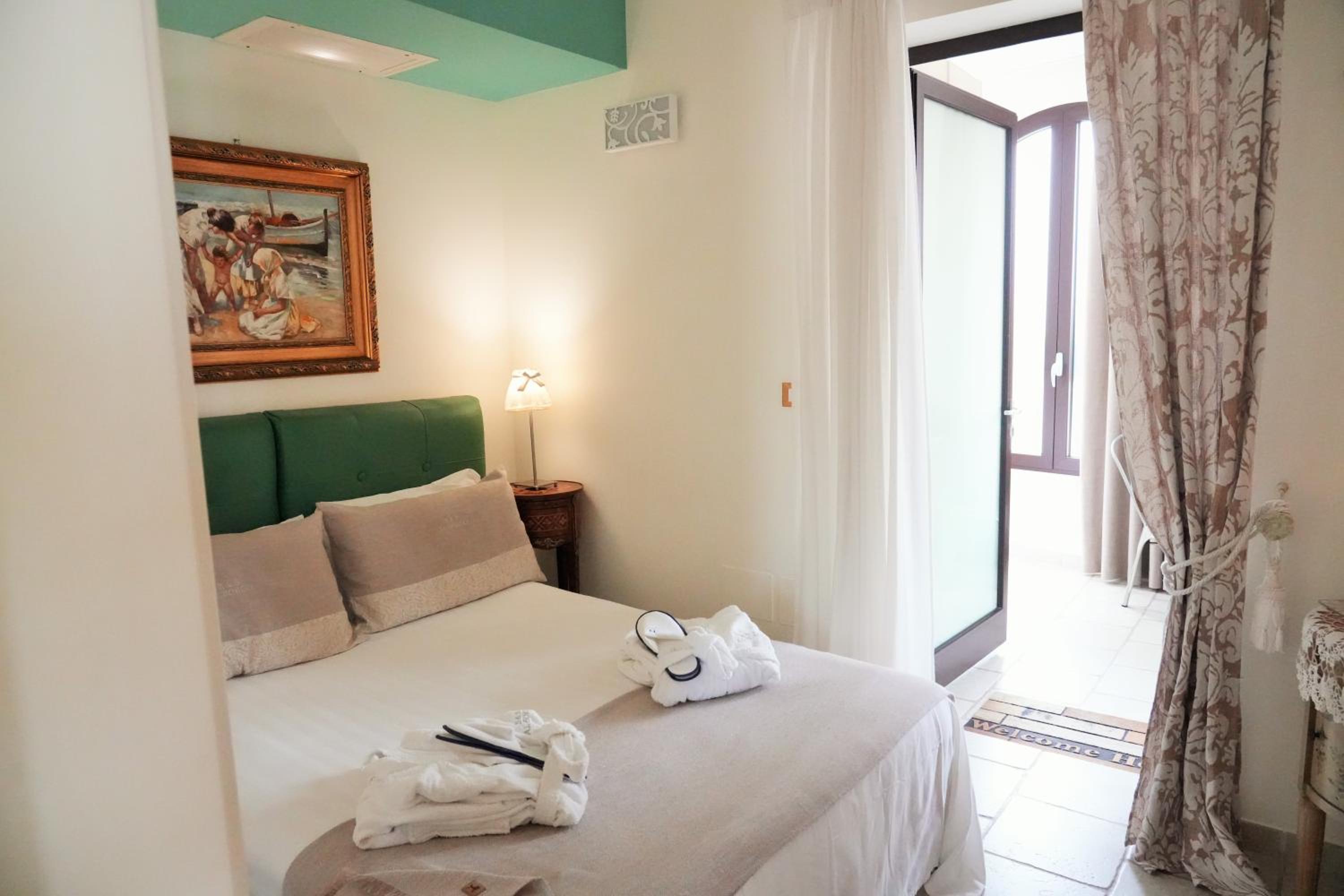 Standard Triple Room - Photo 6