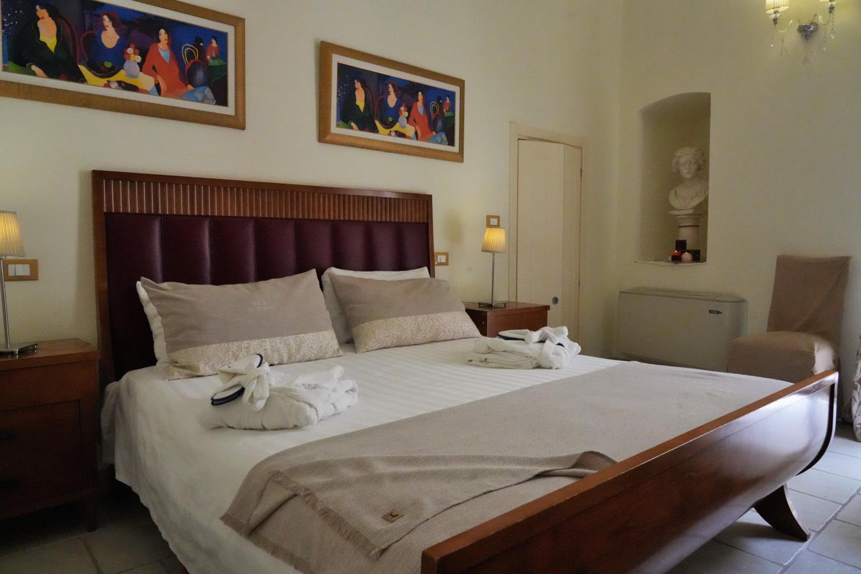 Superior Suite - Photo 7