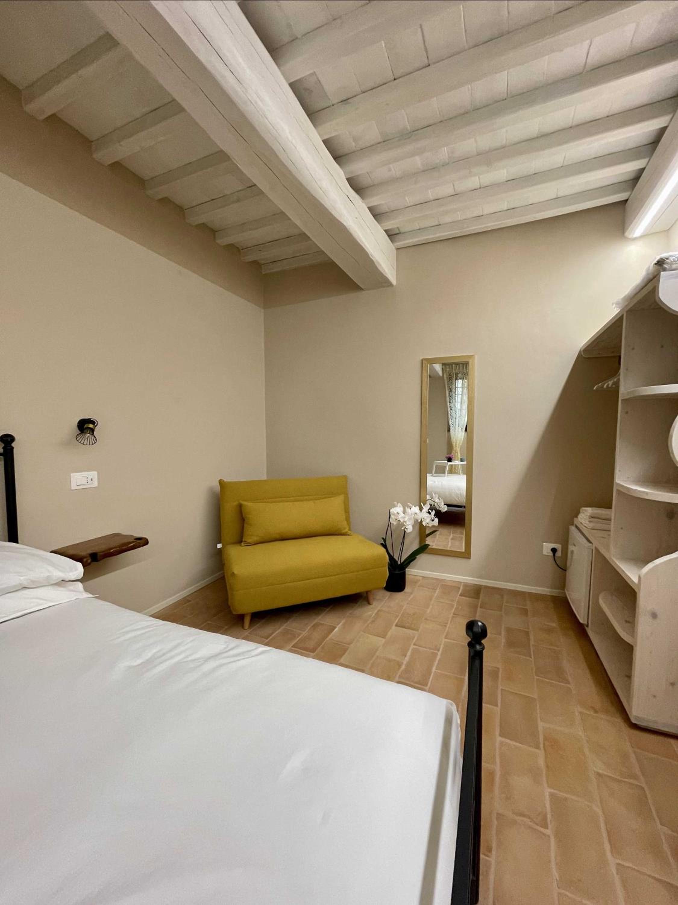 Large Double Room photo 3