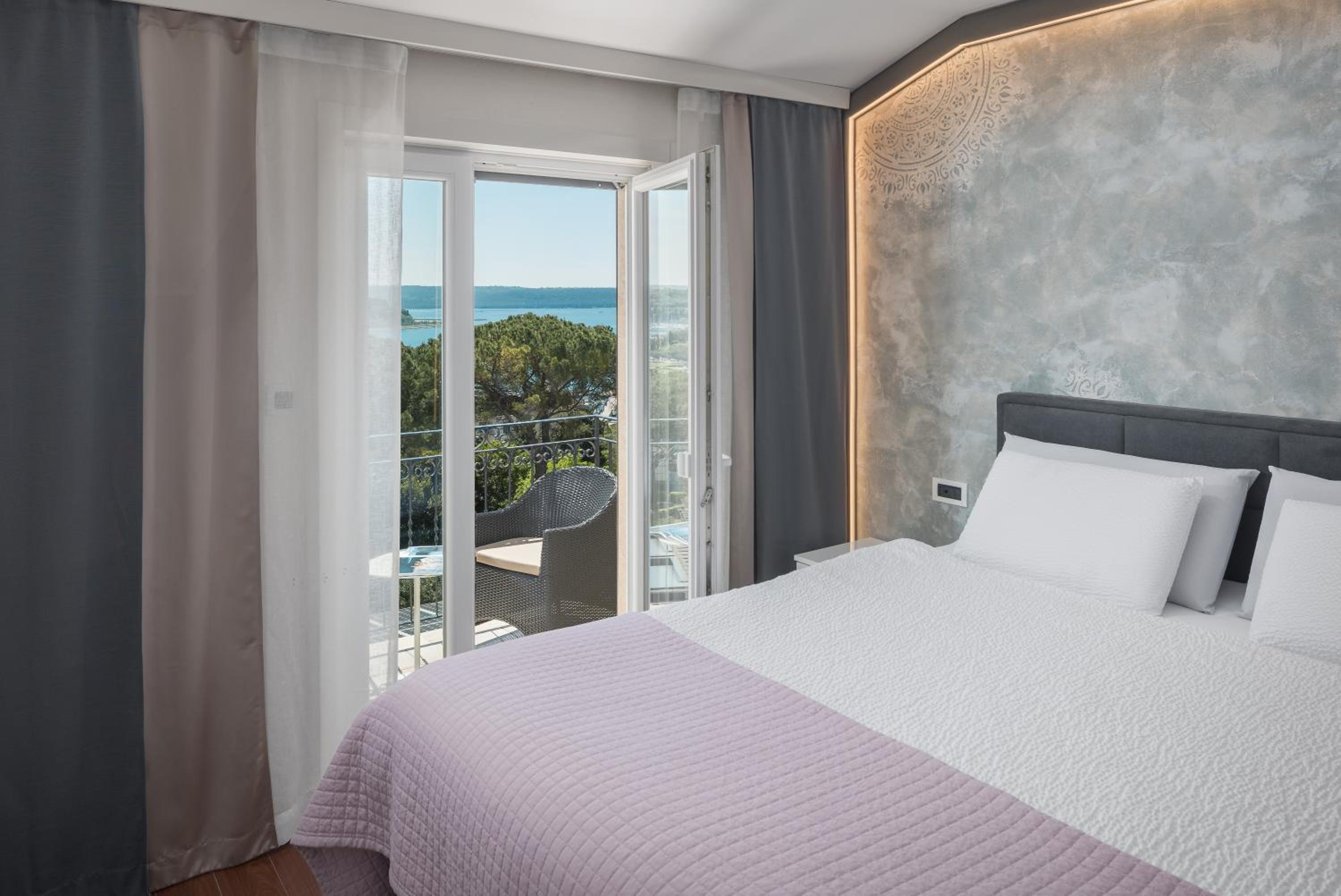Double Room with Balcony and Sea View photo 1