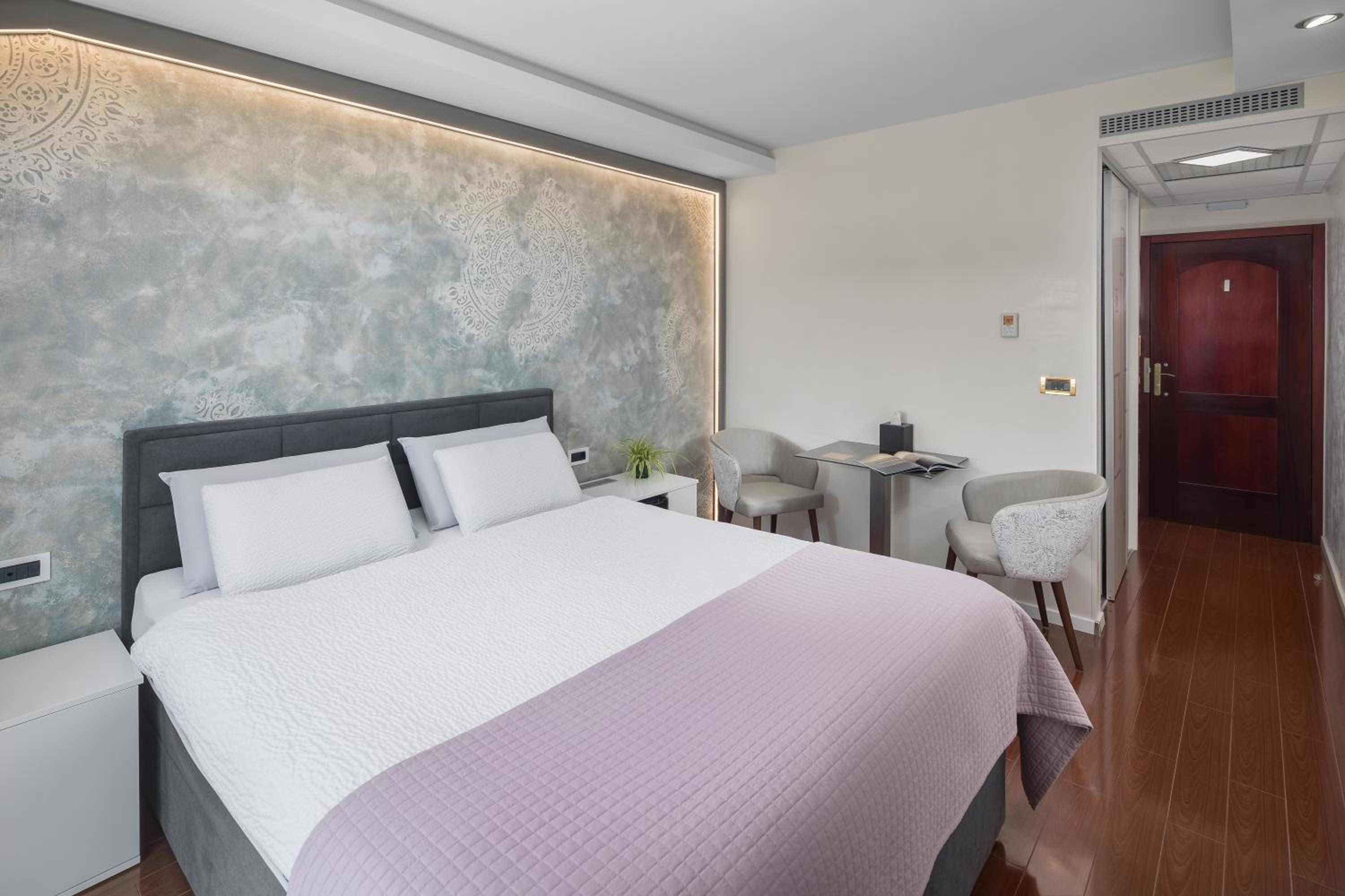 Double Room with Balcony and Sea View photo 3