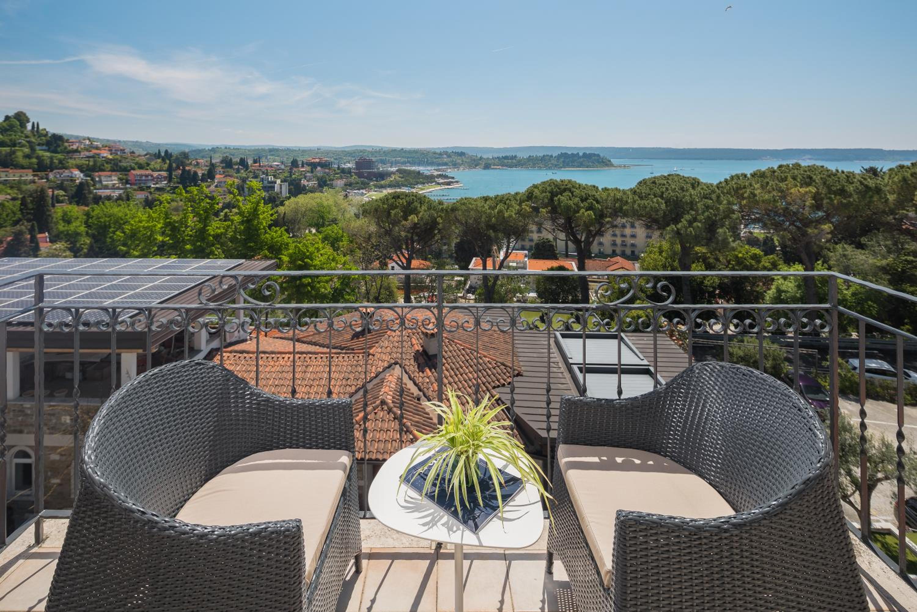 Suite with Balcony and Sea View